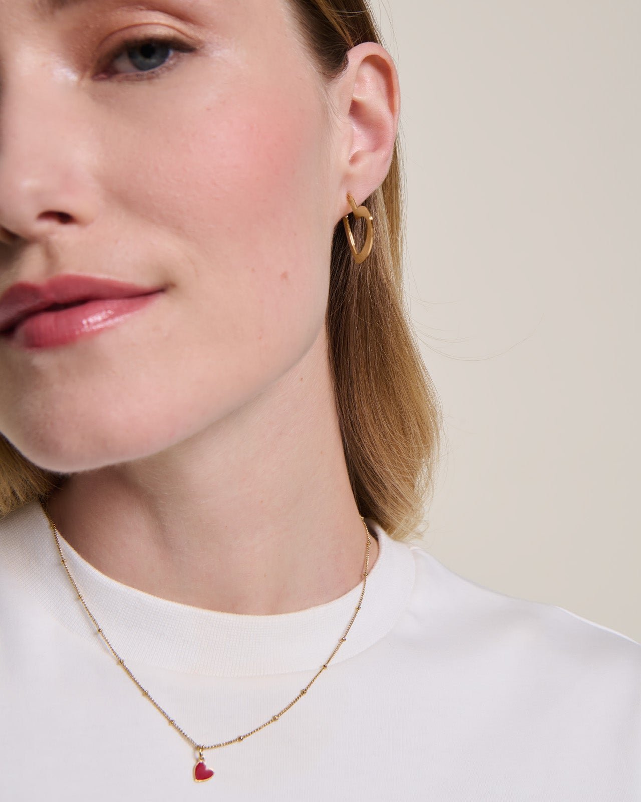 The small heart-shaped pendant in colorful and 24-carat fine gold EMOI EMOI Red