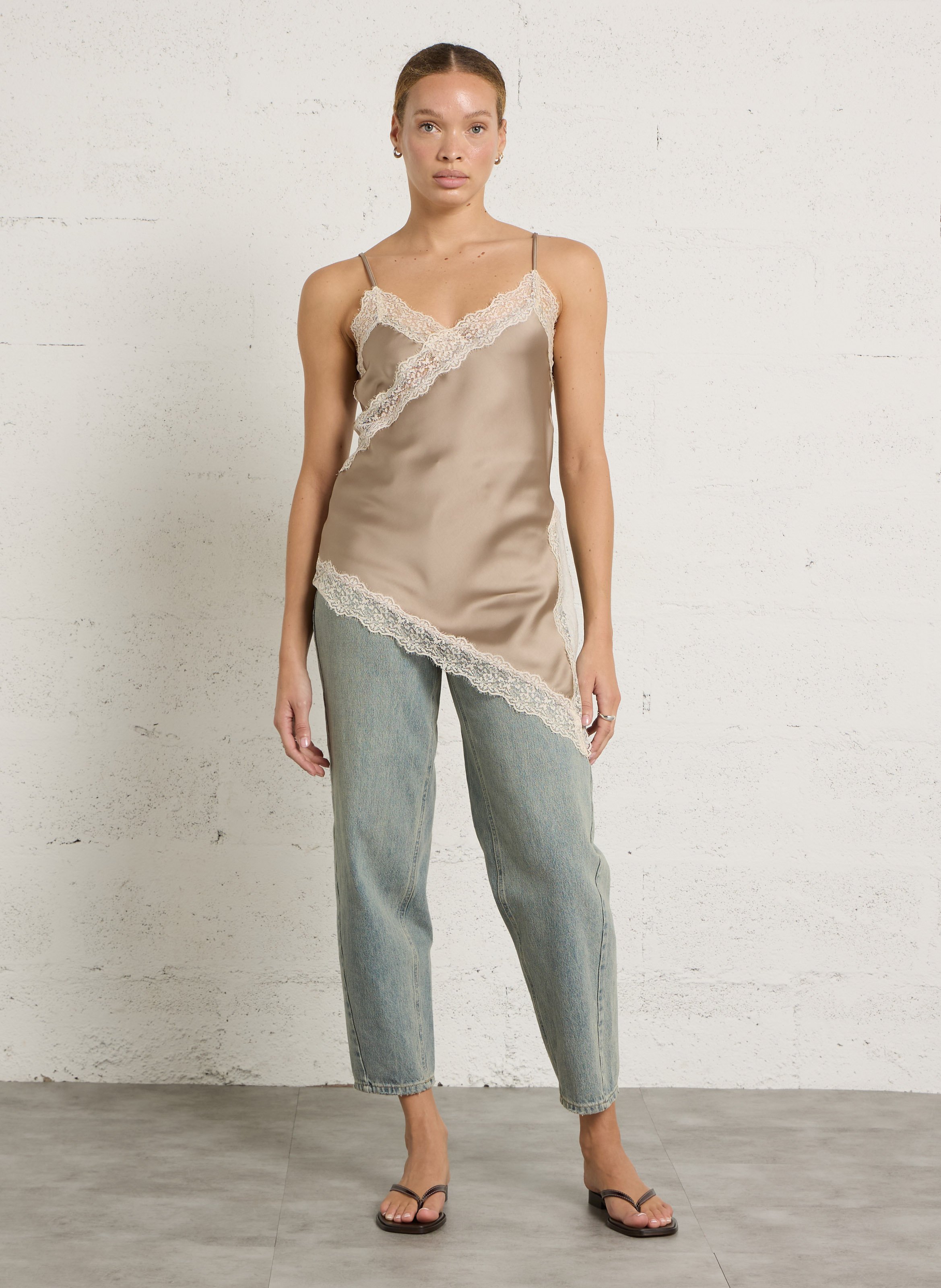 Rechte satijnen top met V-hals IMPERIAL Zilver