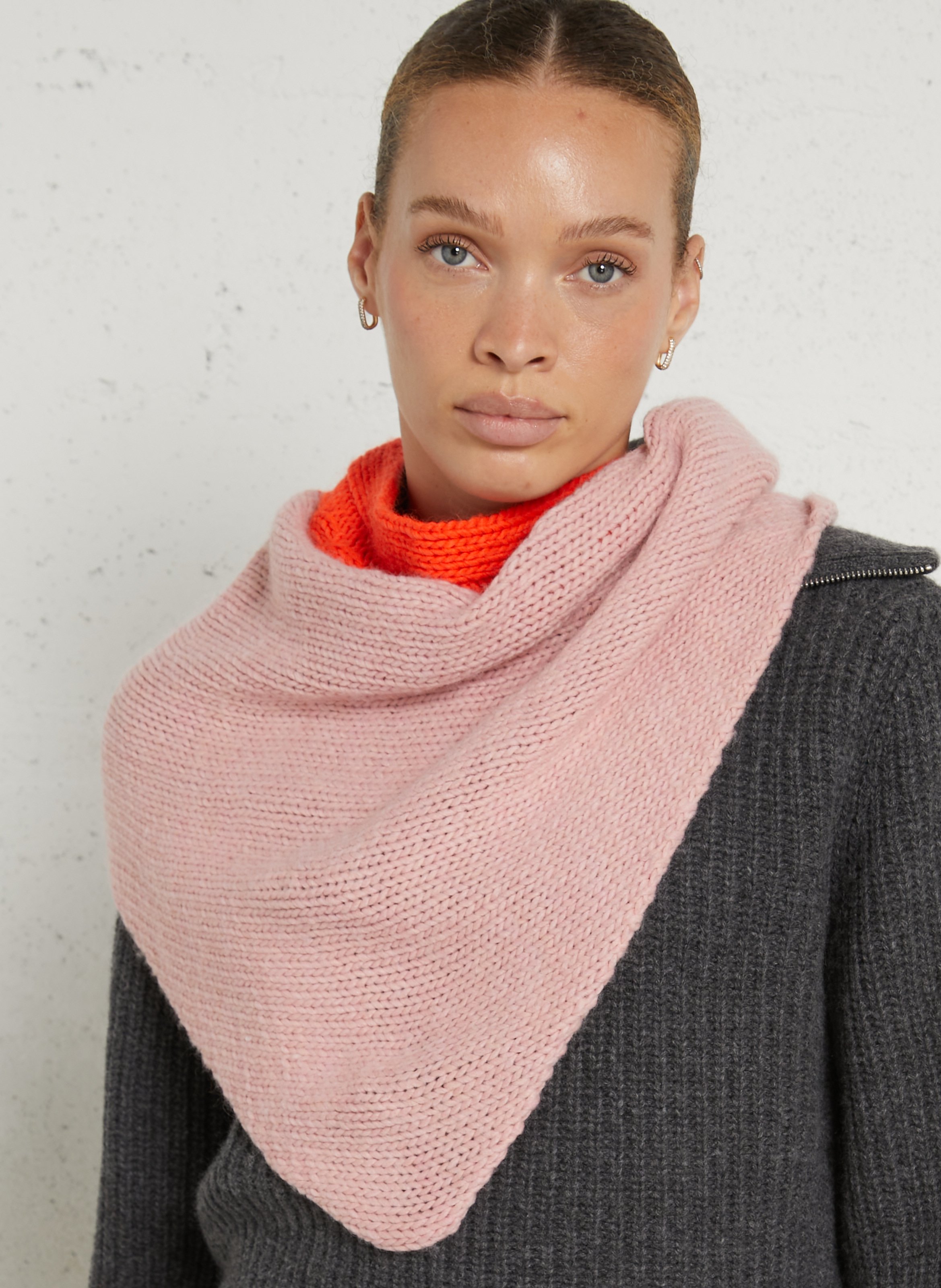 Knit triangle scarf DR BLOOM Pink