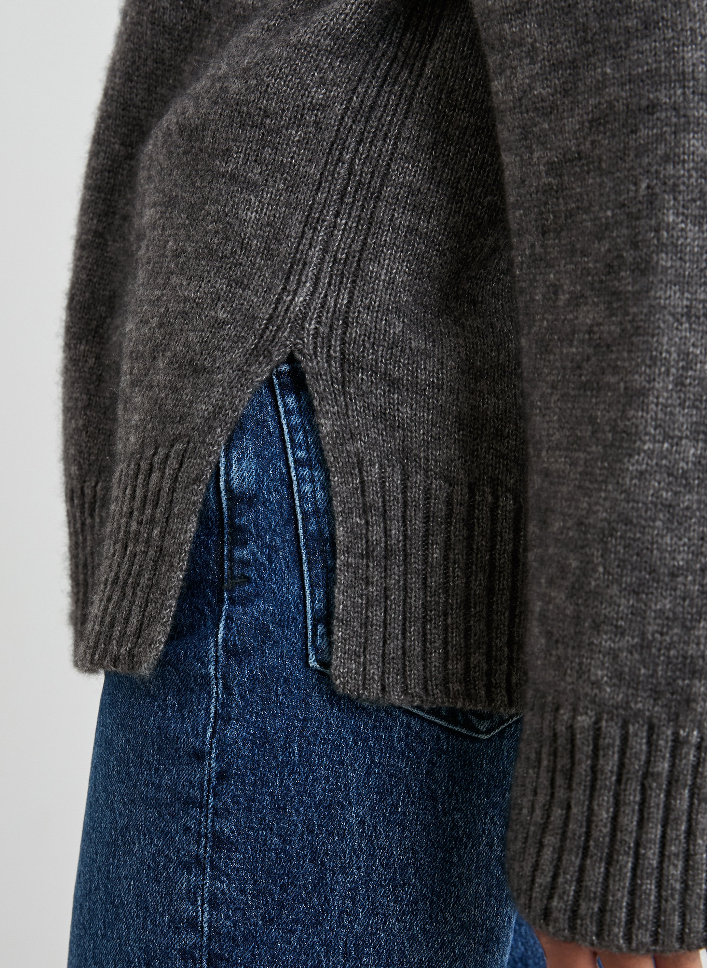 V-neck sweater in blended cashmere and silk RAILS Grey