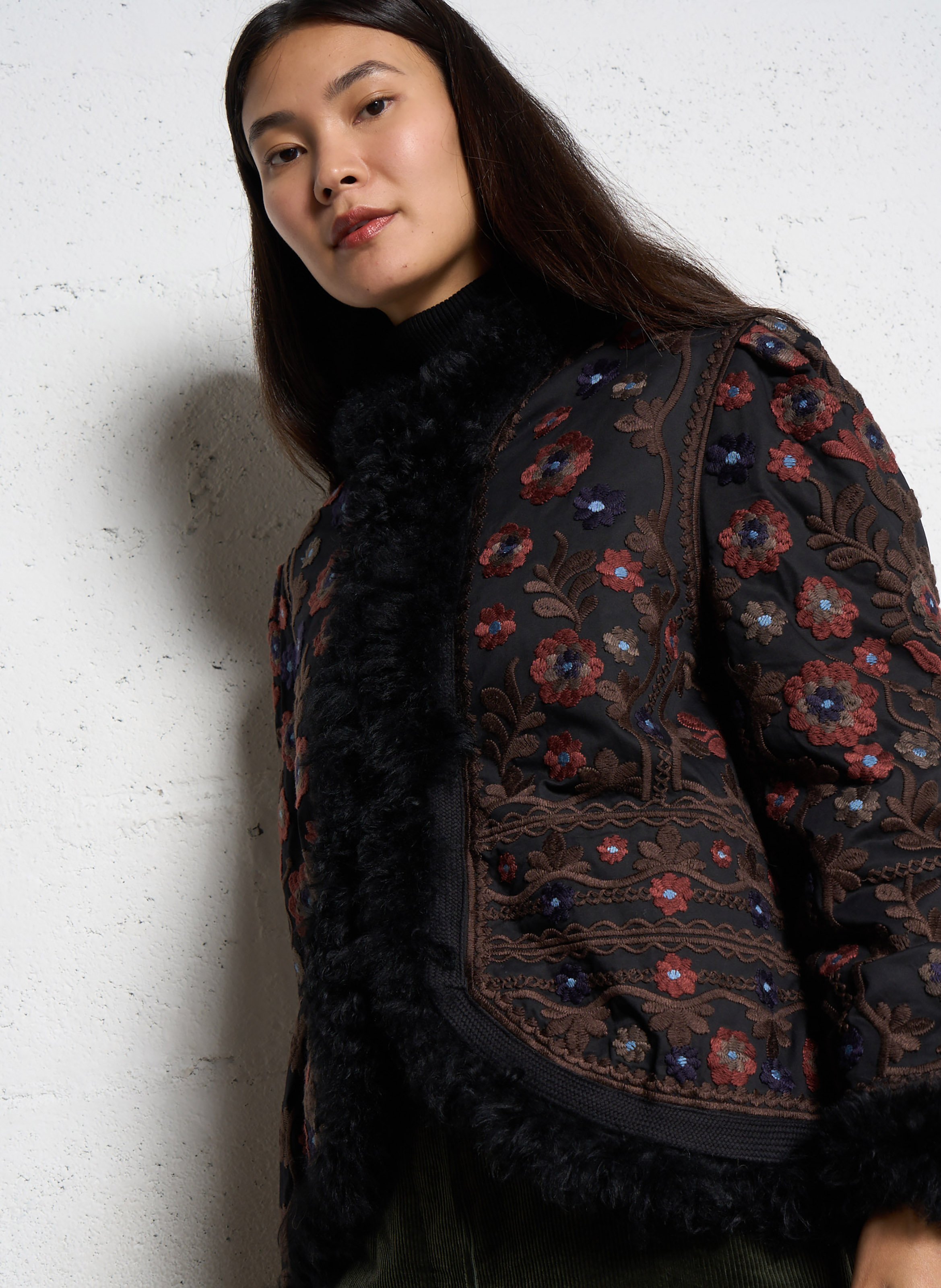 Gerade bestickte Wollmischjacke ANTIK BATIK Schwarz