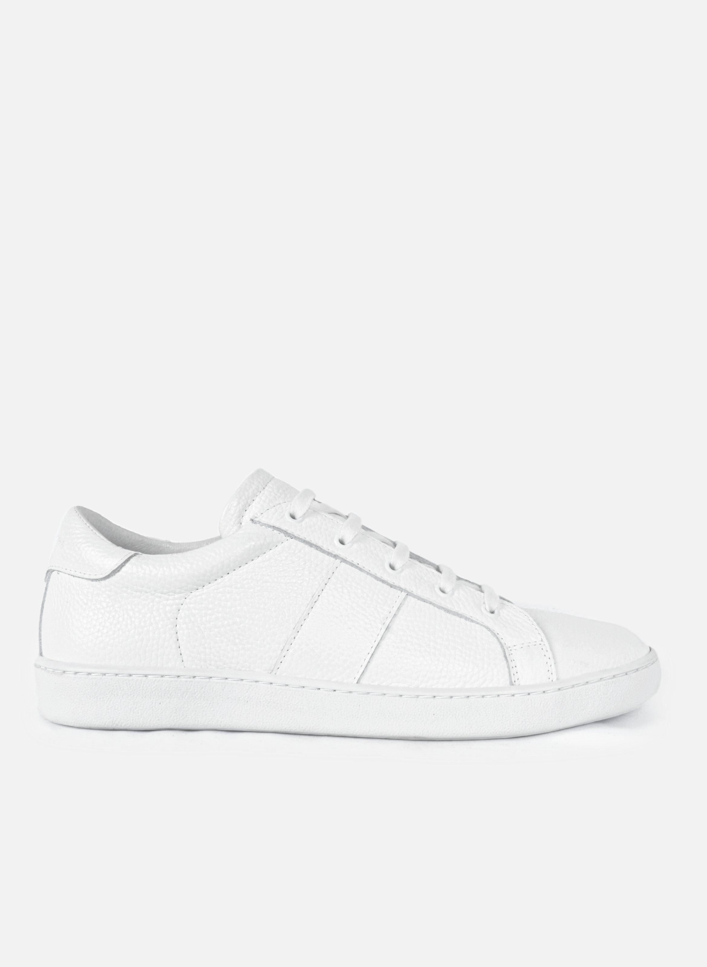 <p>Tennis lace-up Arthur in white grained leather</p> JULES & JENN White