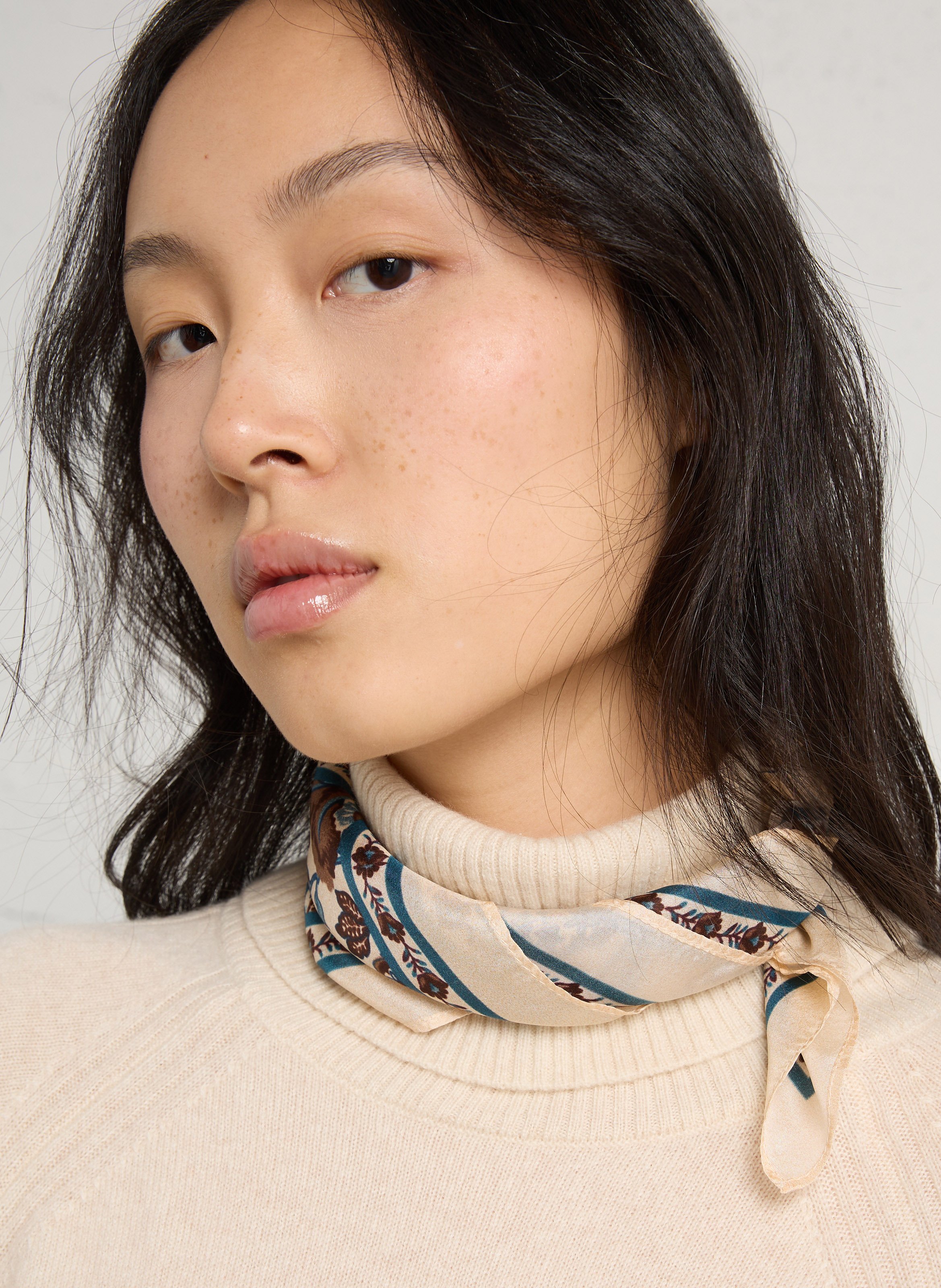 Foulard carré imprimé fleuri en soie PETITE MENDIGOTE Beige
