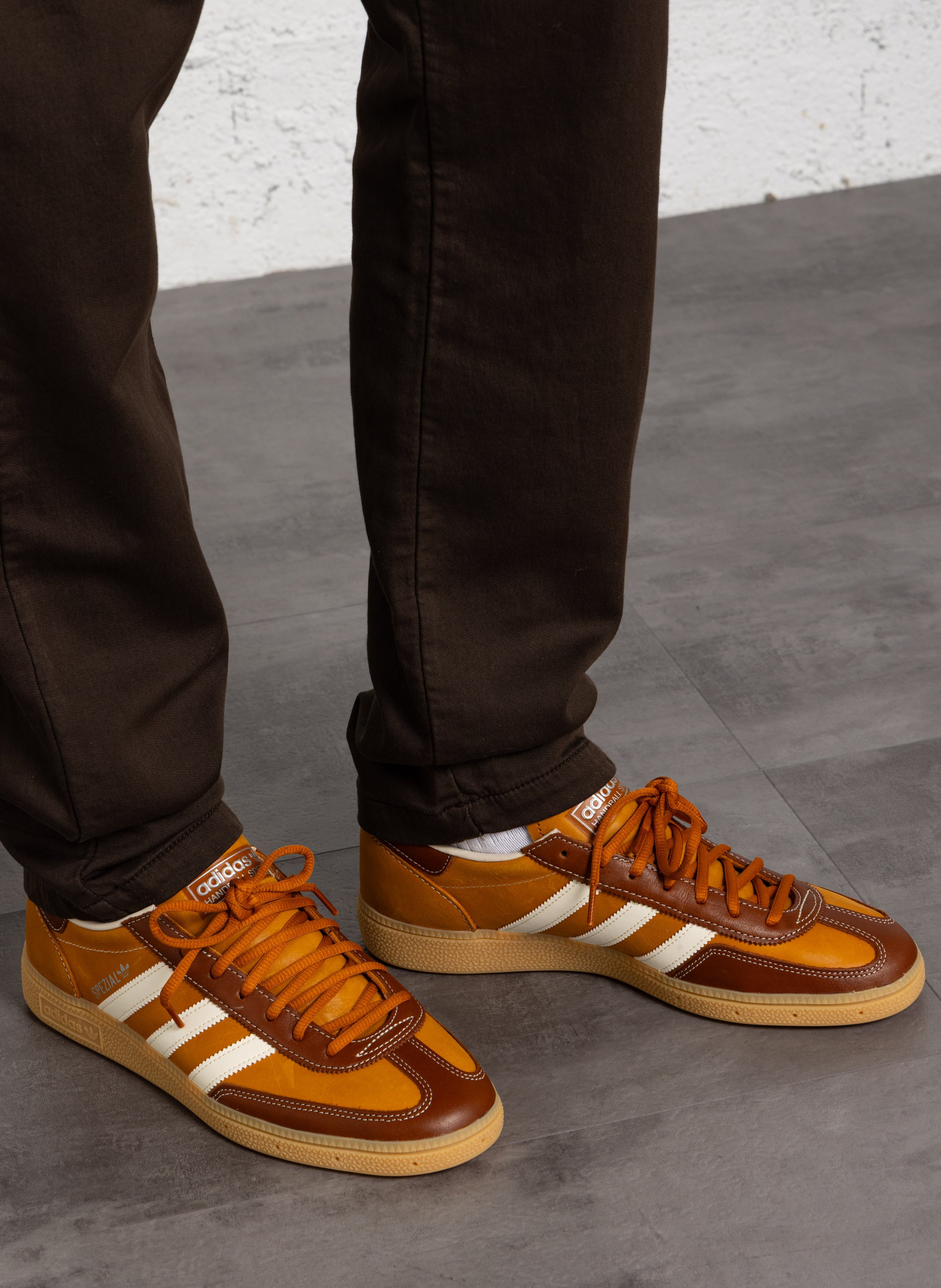 Baskets basses à lacets unies ADIDAS Marron
