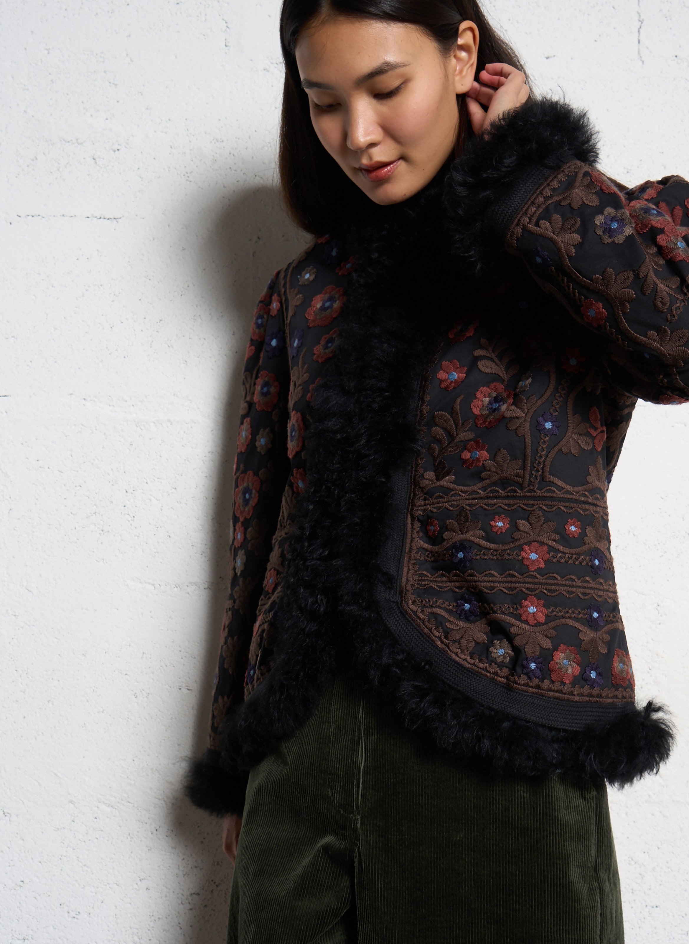 Gerade bestickte Wollmischjacke ANTIK BATIK Schwarz