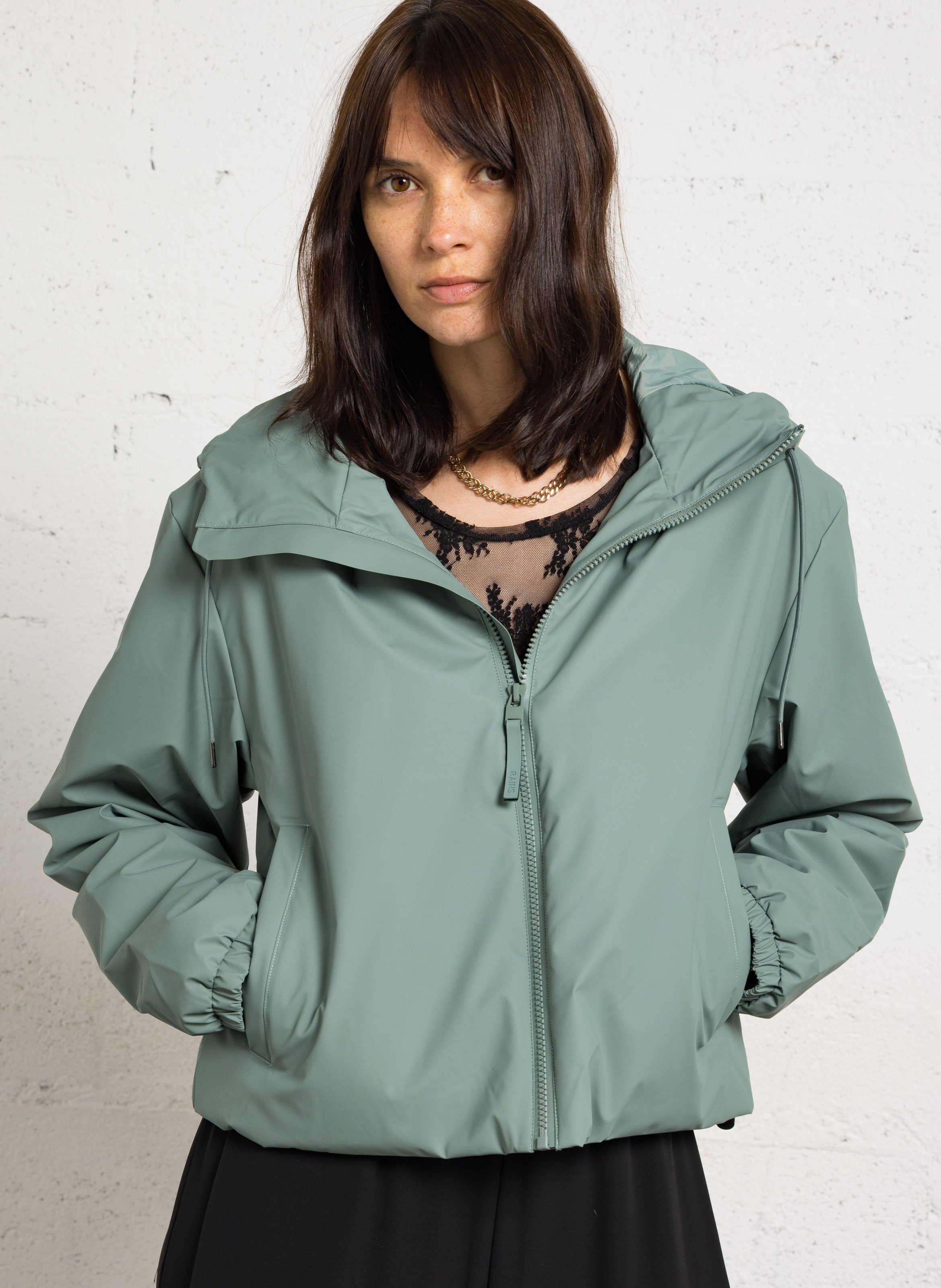 Imperméable court droit col montant à capuche RAINS Vert