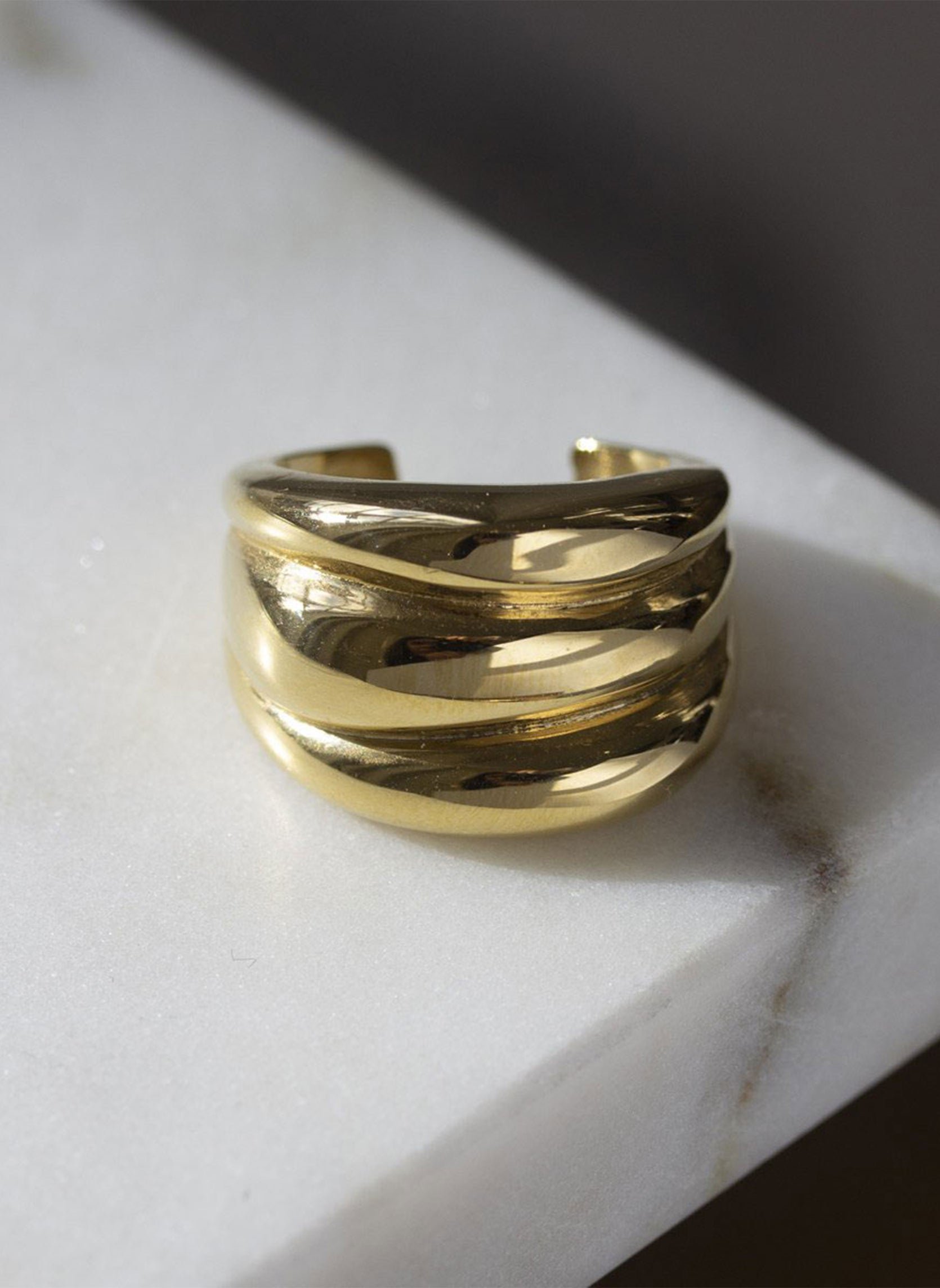 Wide amorpha ring AEC Paris Golden