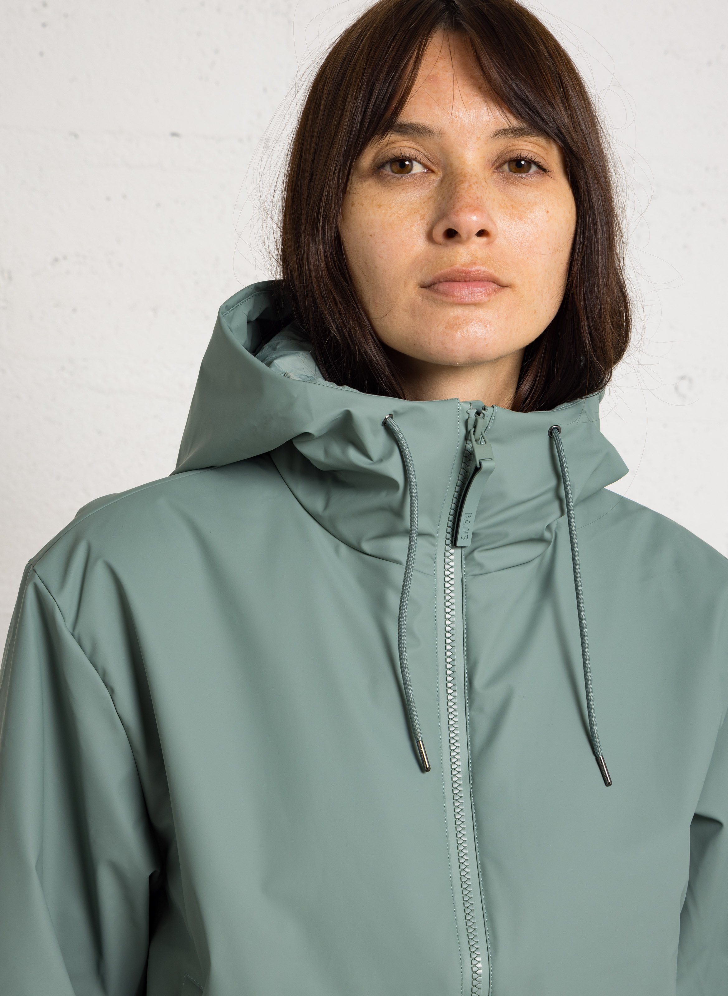 Imperméable court droit col montant à capuche RAINS Vert