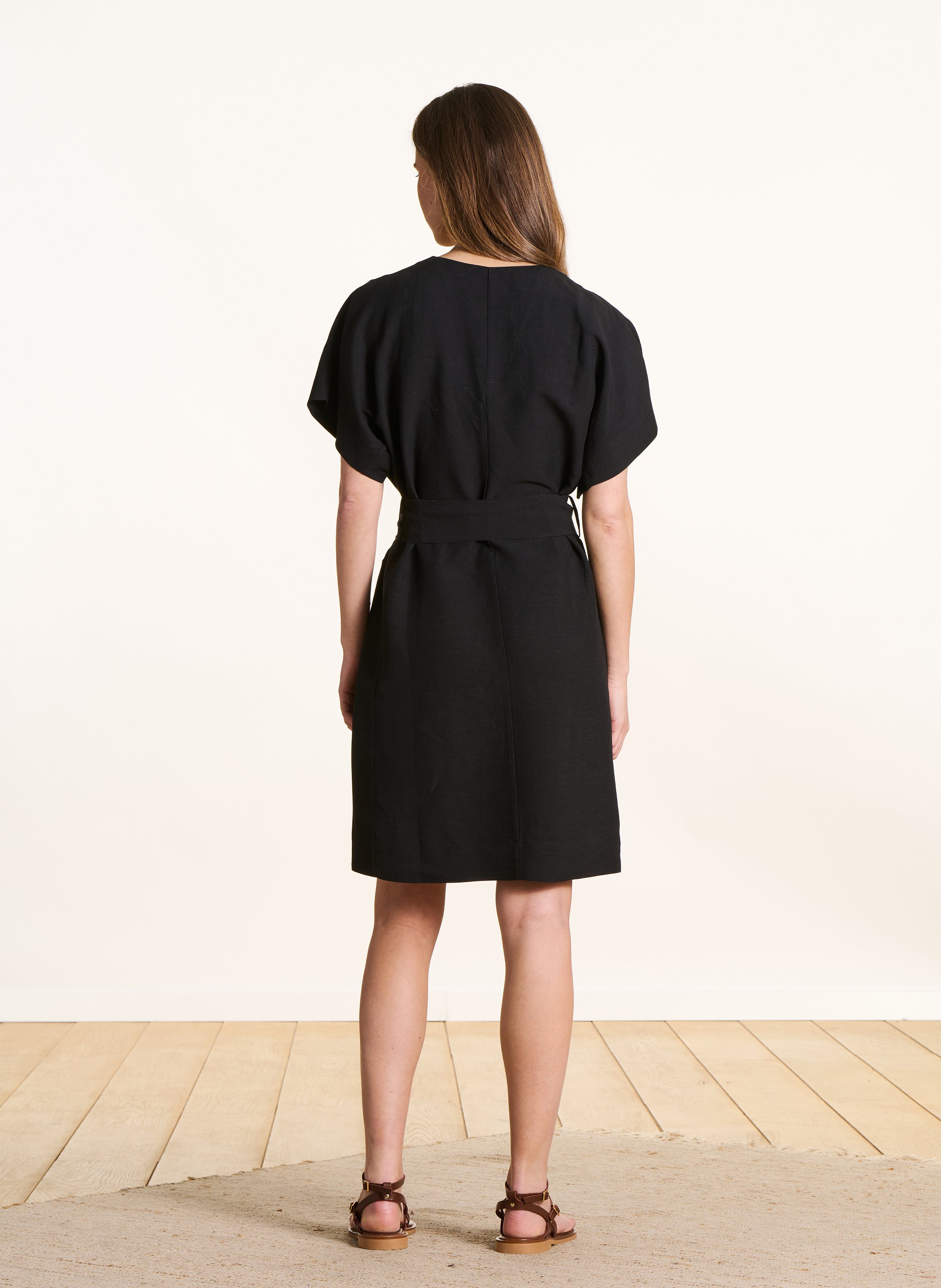 Robe courte ample col tunisien unie LA FEE MARABOUTEE Noir