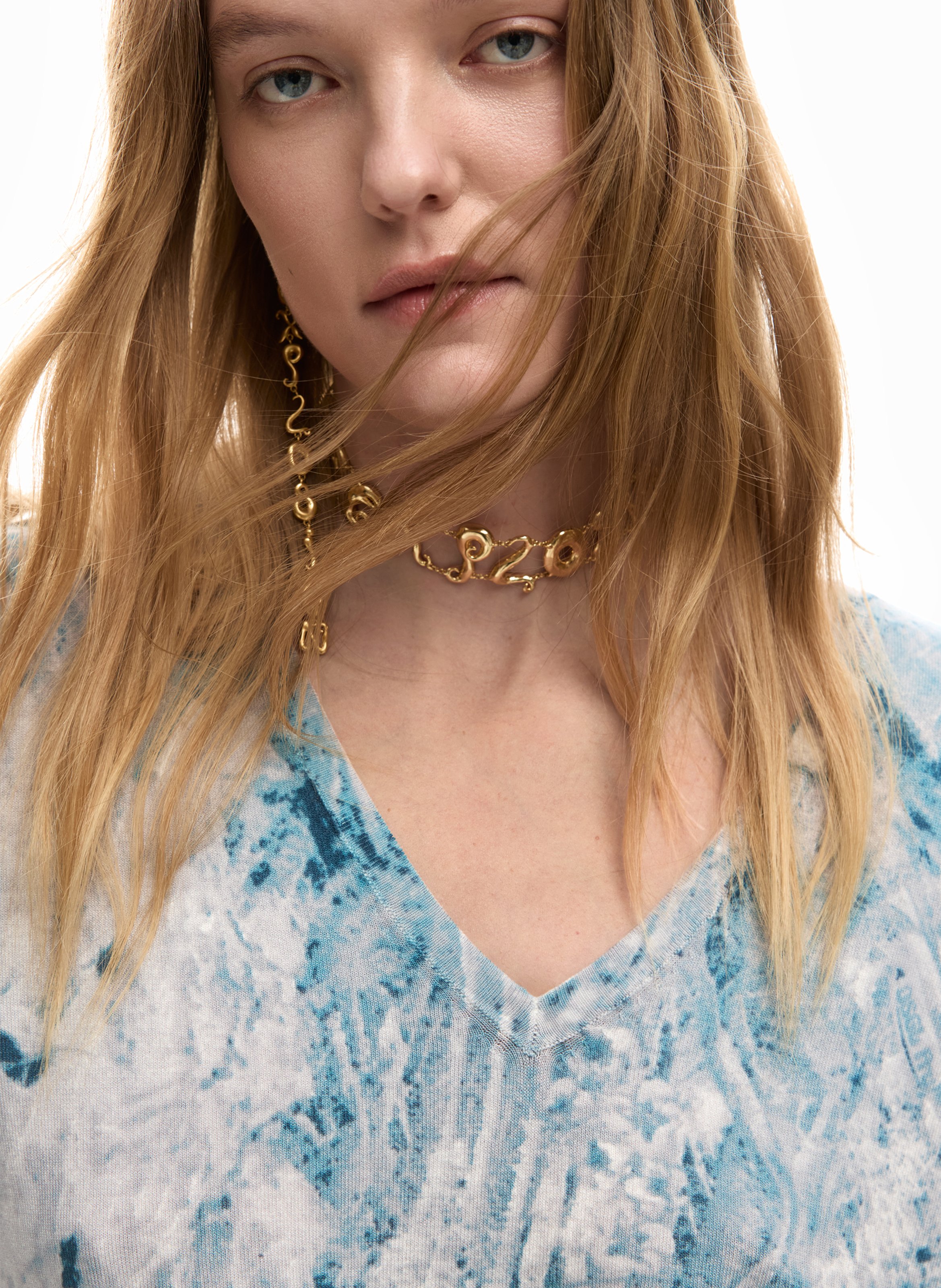 Pull col V imprimé DESIGUAL Bleu