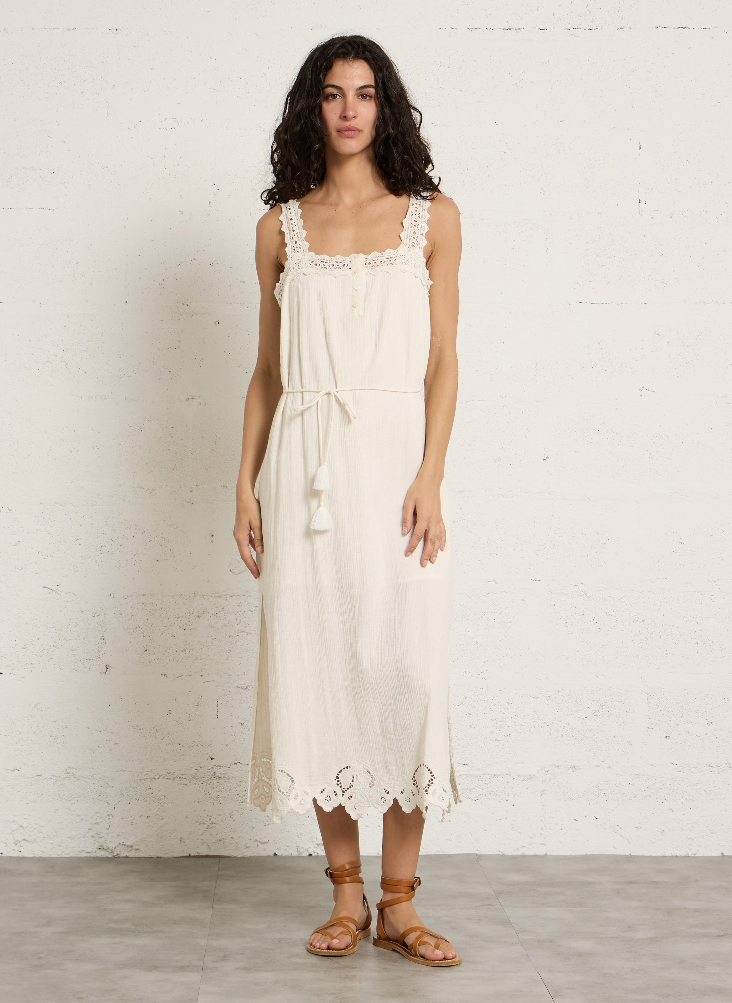 Lange jurk met vierkante halslijn van biologisch katoen LOUISE MISHA Wit