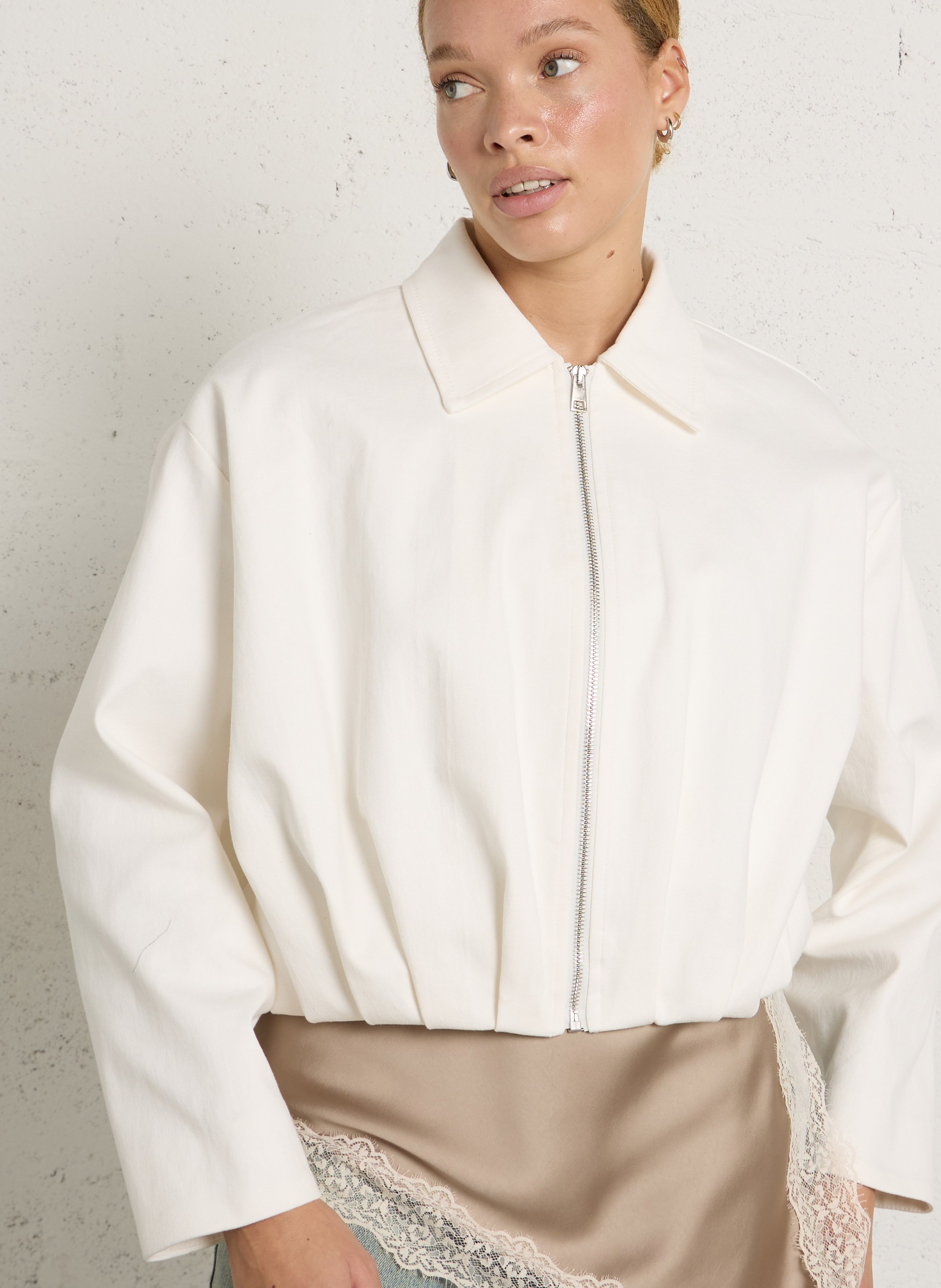 Korte effen ritssluiting jas IMPERIAL Beige