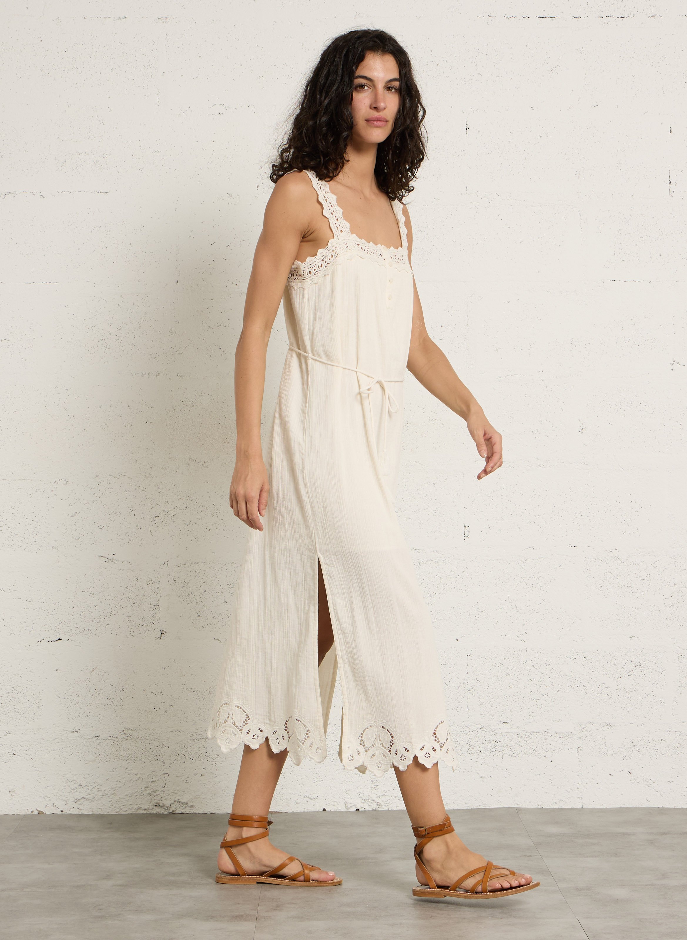 Lange jurk met vierkante halslijn van biologisch katoen LOUISE MISHA Wit