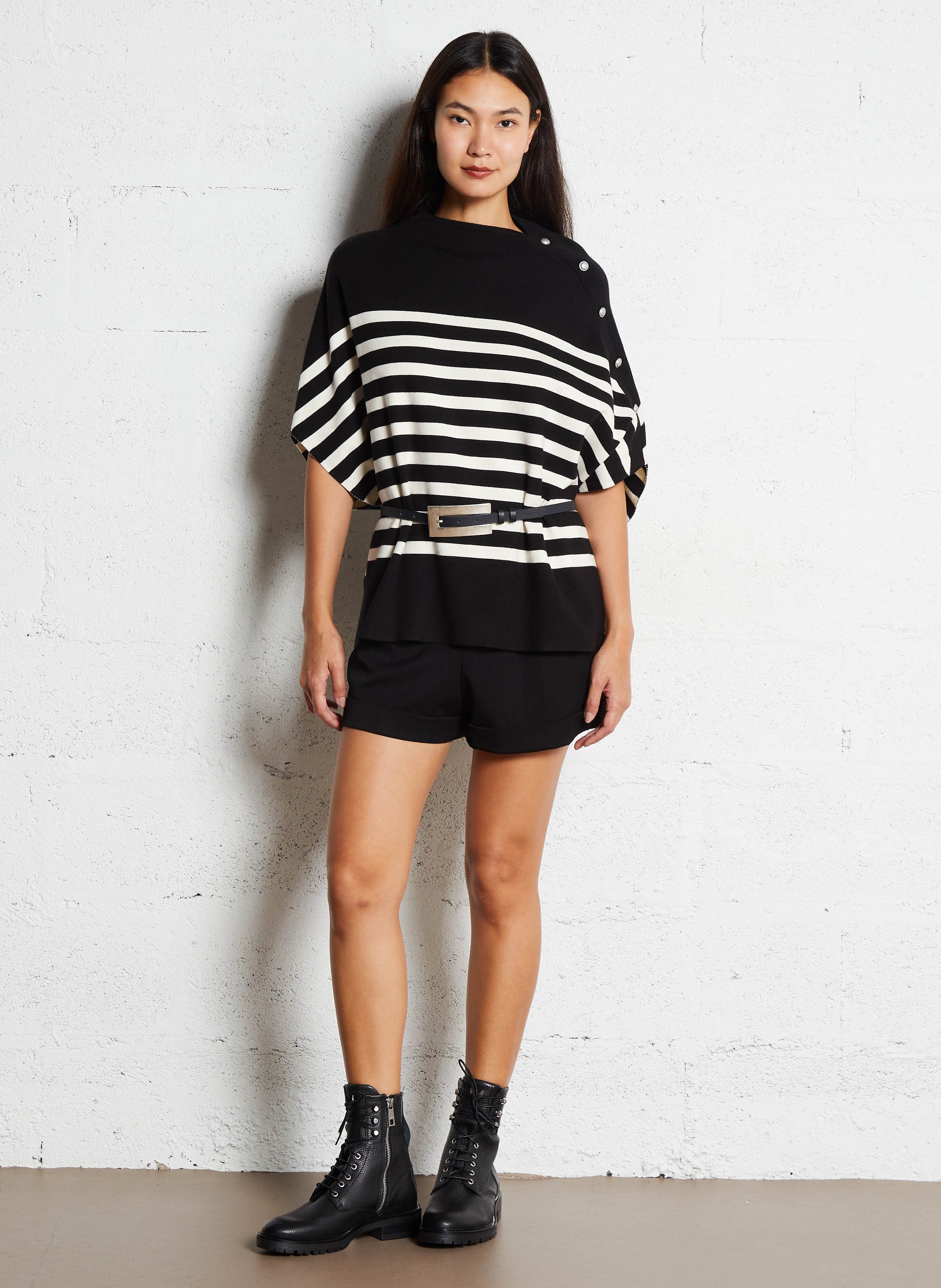 - Buckle closure. - Width: 3 cm.  IKKS Blue