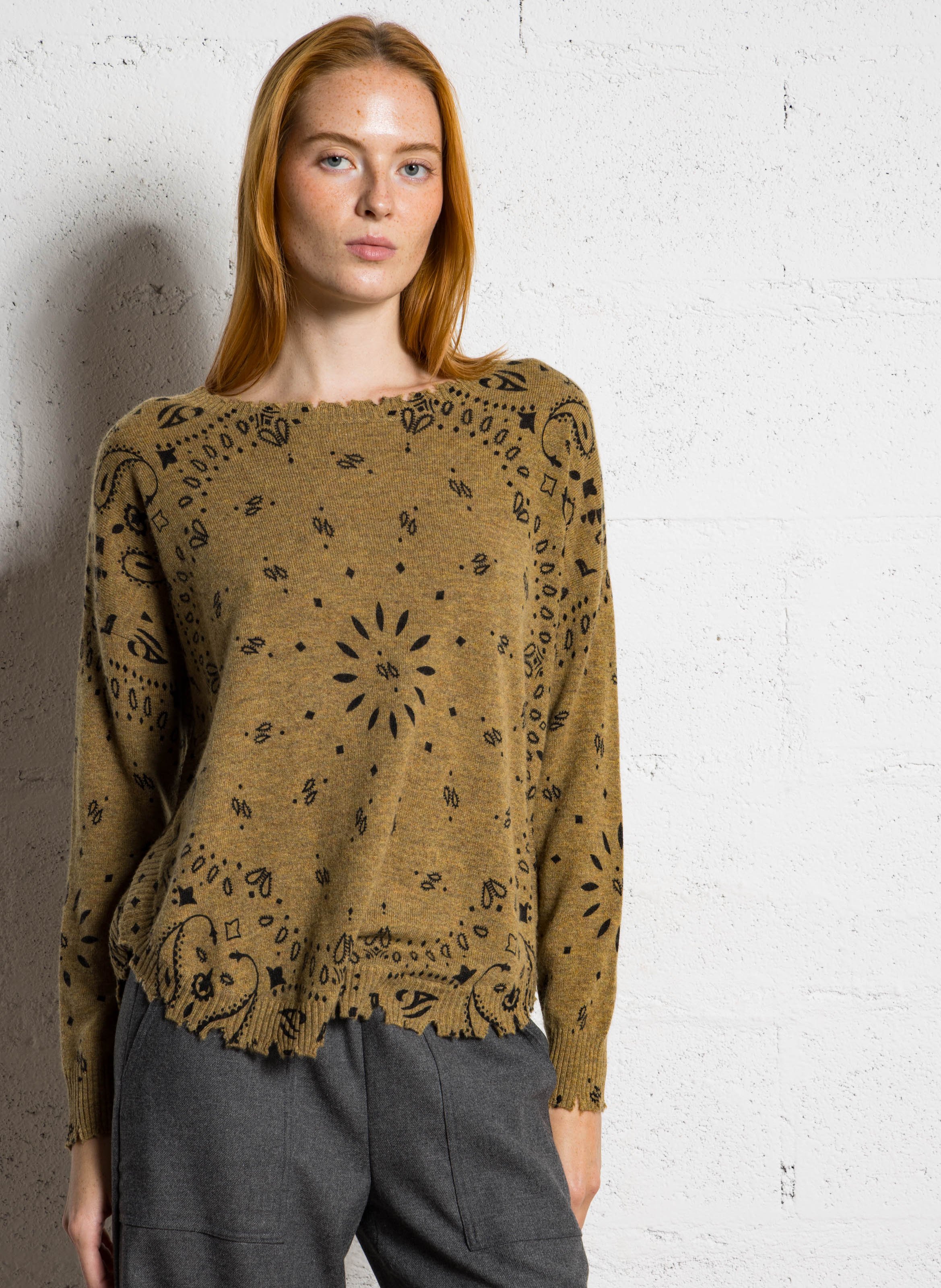 Pull droit col bateau motif bandana en cachemire KUJTEN