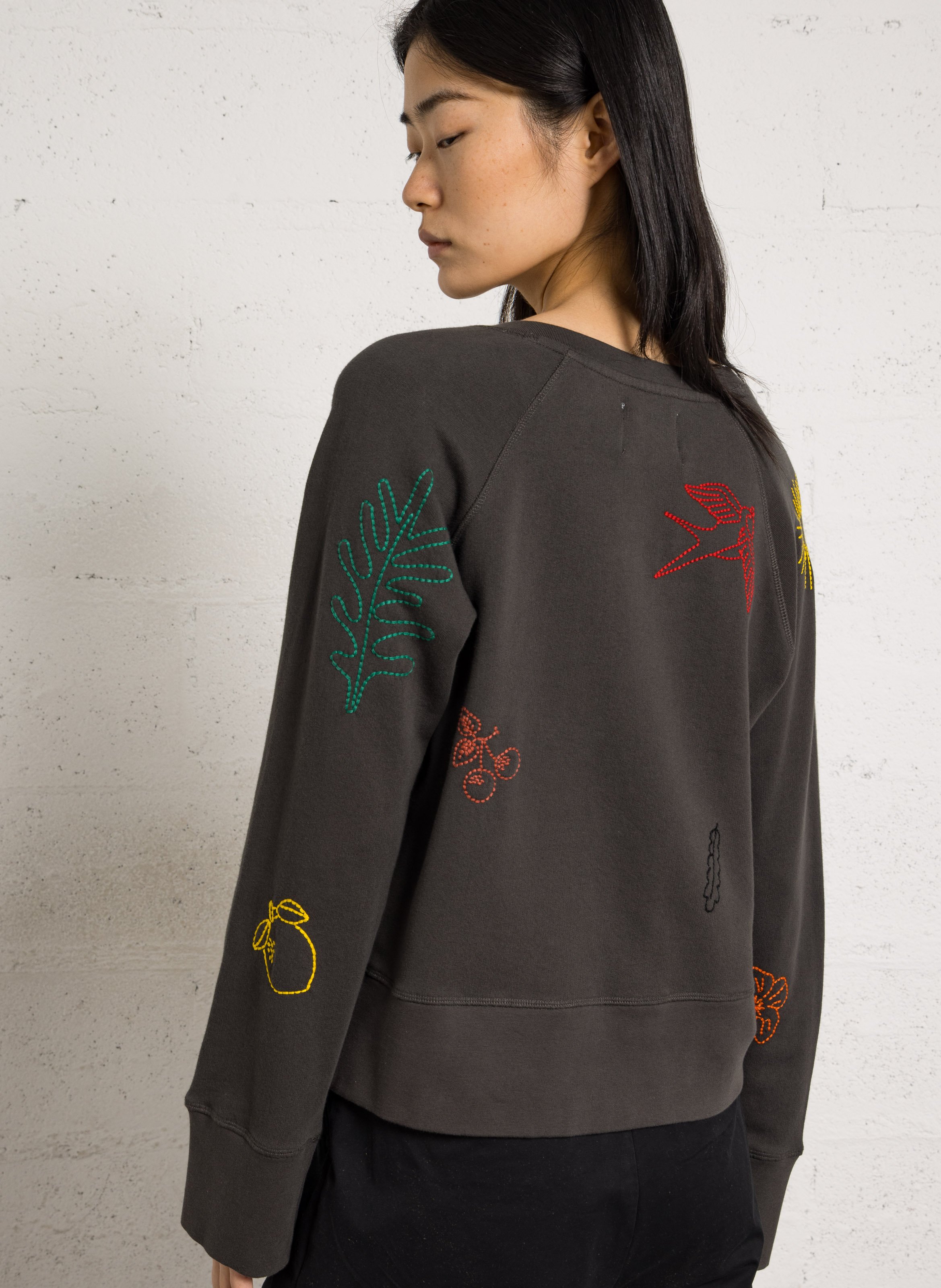 Sweat col V à motifs brodés LEON & HARPER Gris