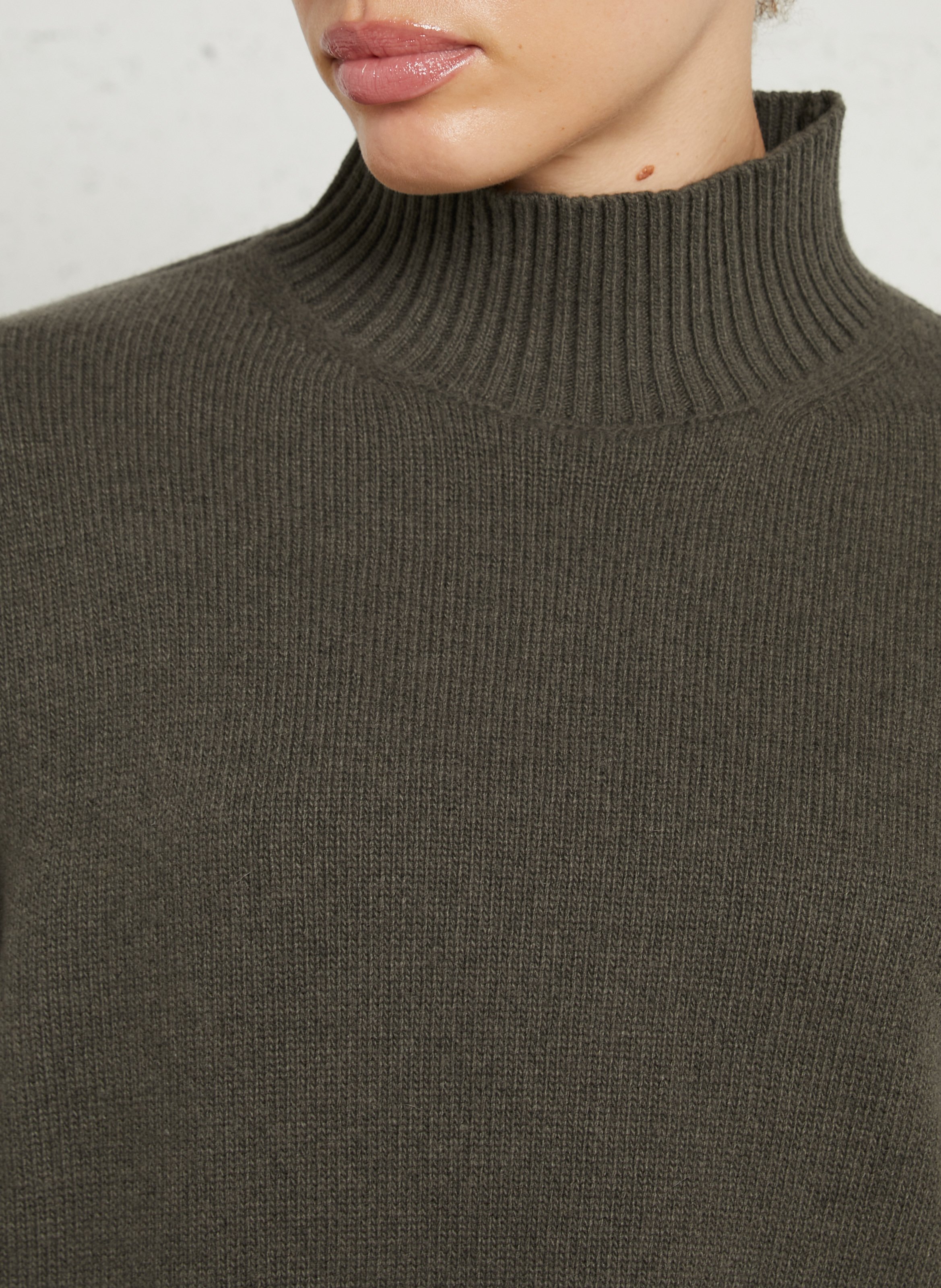 Rollkragenpullover aus Wollmischung HARTFORD Khaki