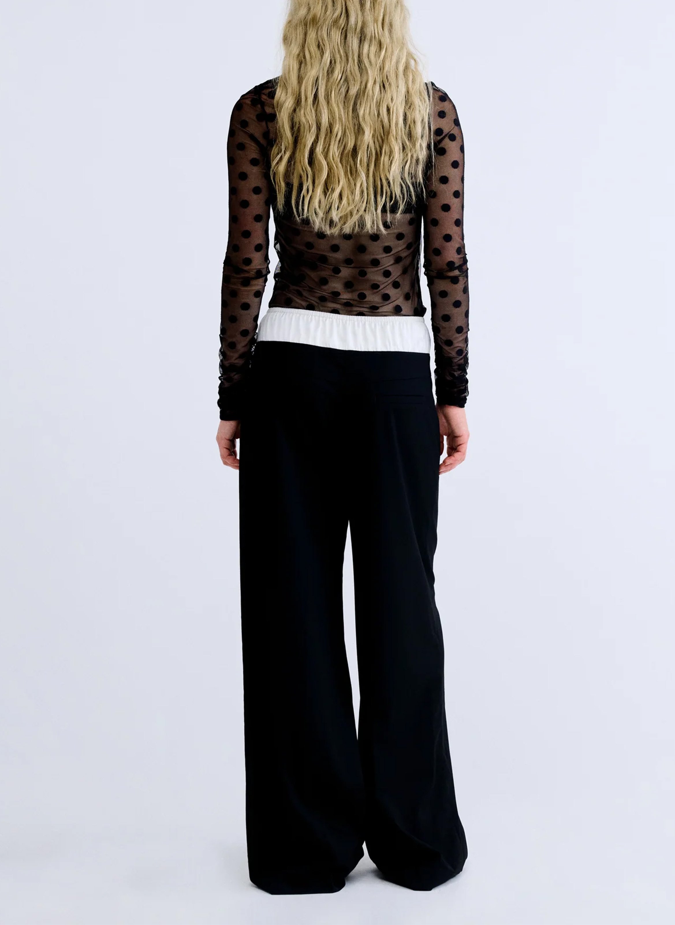 Transparentes, figurbetontes Top mit Polka-Dot-Muster LOVE STORIES Schwarz