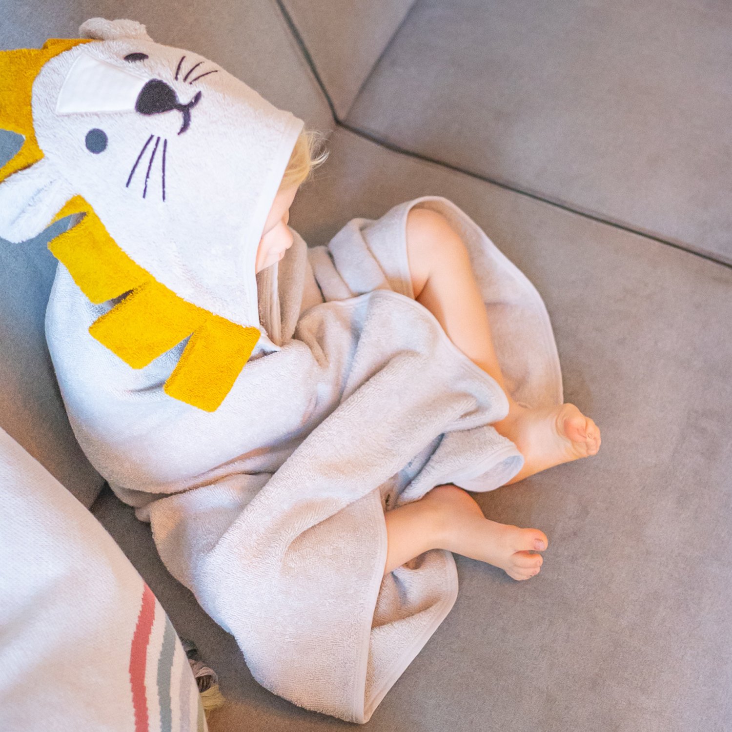 Lion hooded towel KINDSGUT White