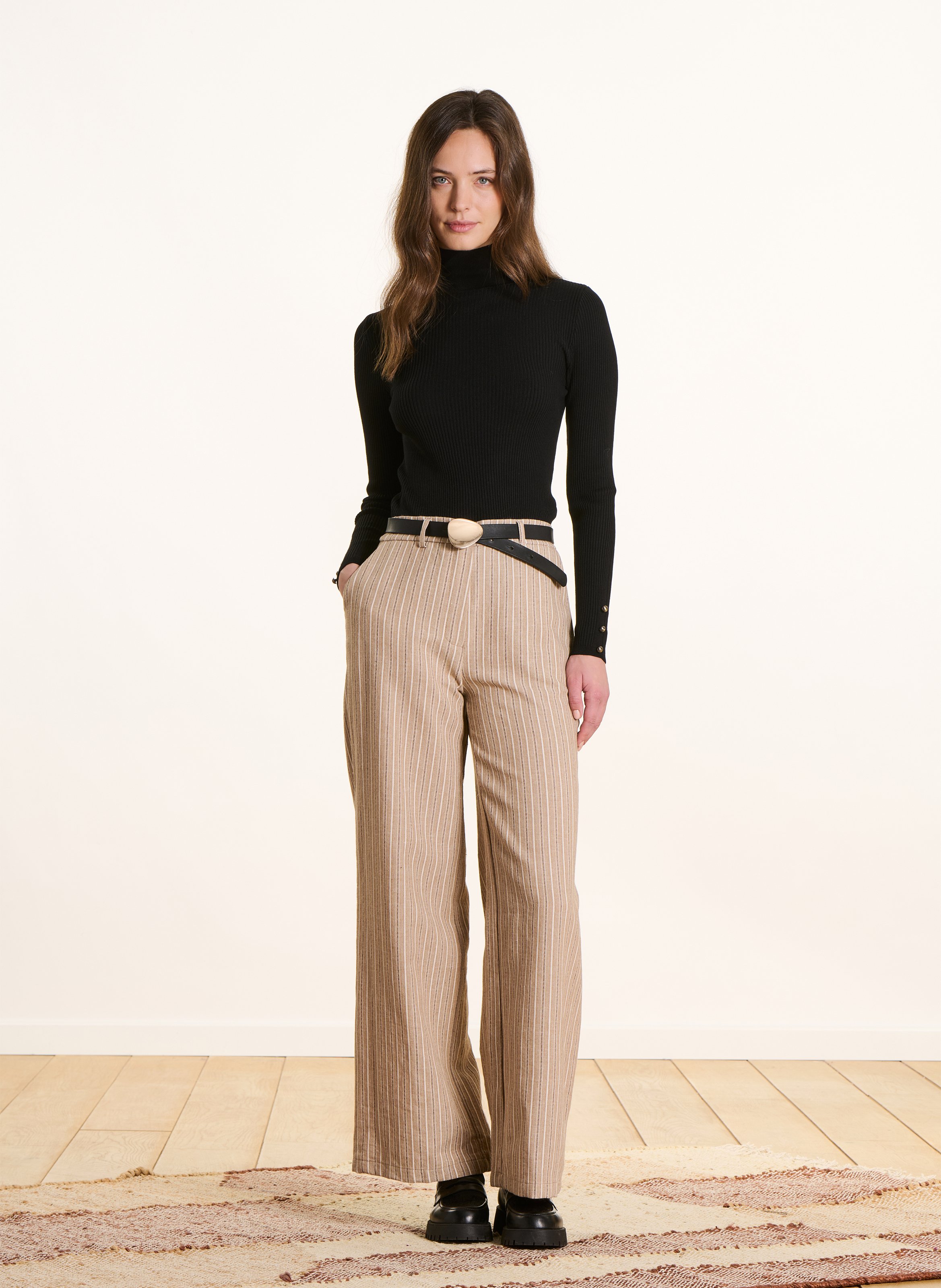 Eng anliegender gerippter Rollkragenpullover LA FEE MARABOUTEE Schwarz