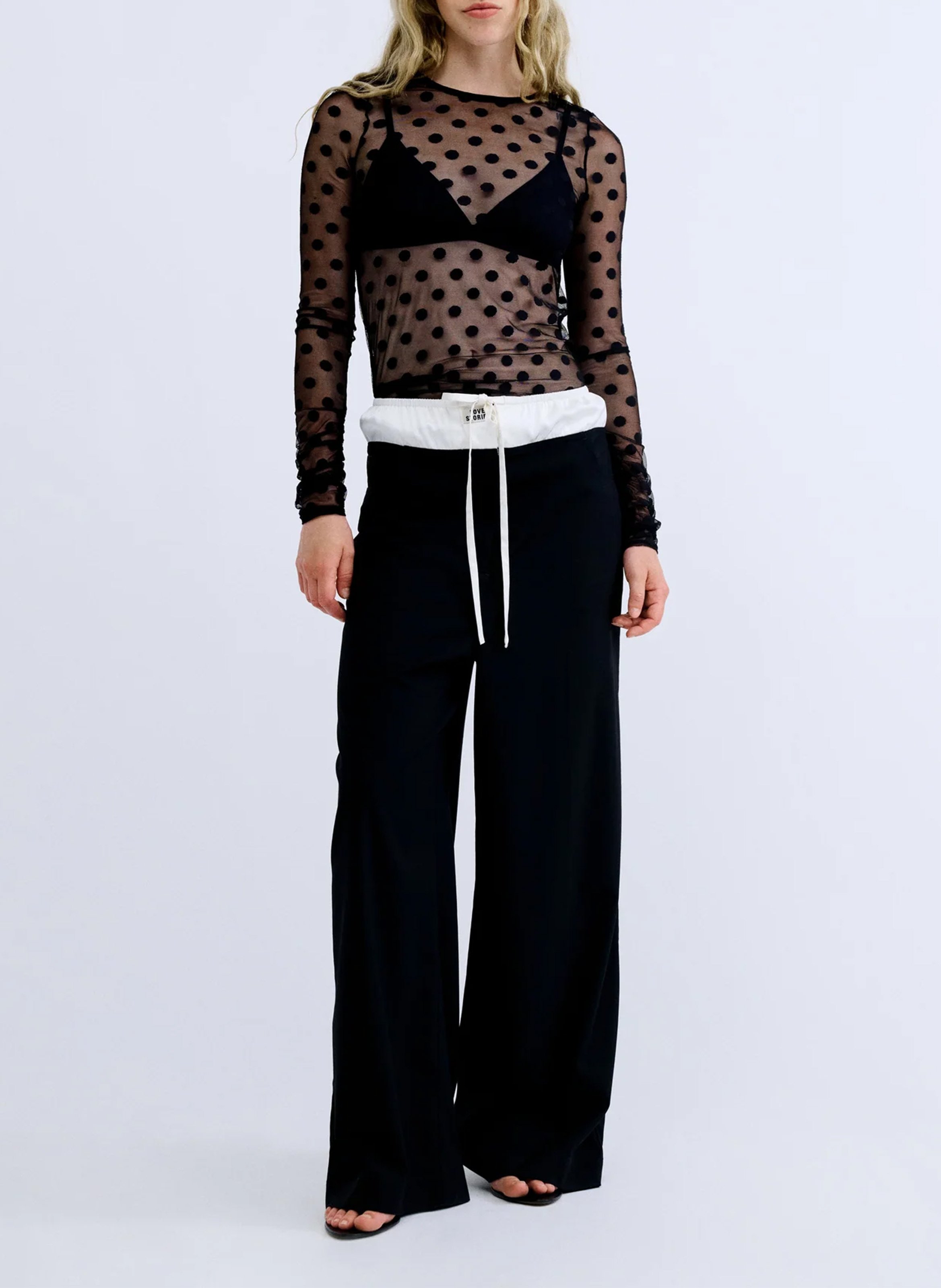 Transparentes, figurbetontes Top mit Polka-Dot-Muster LOVE STORIES Schwarz