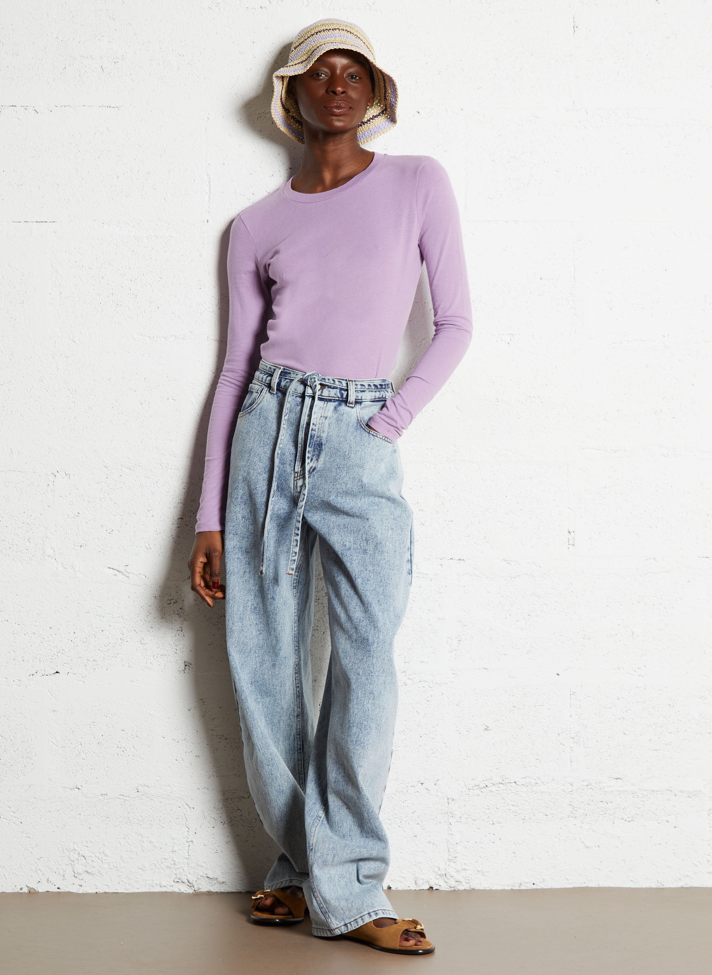 Jean boyfriend délavé avec ceinture - Look 2