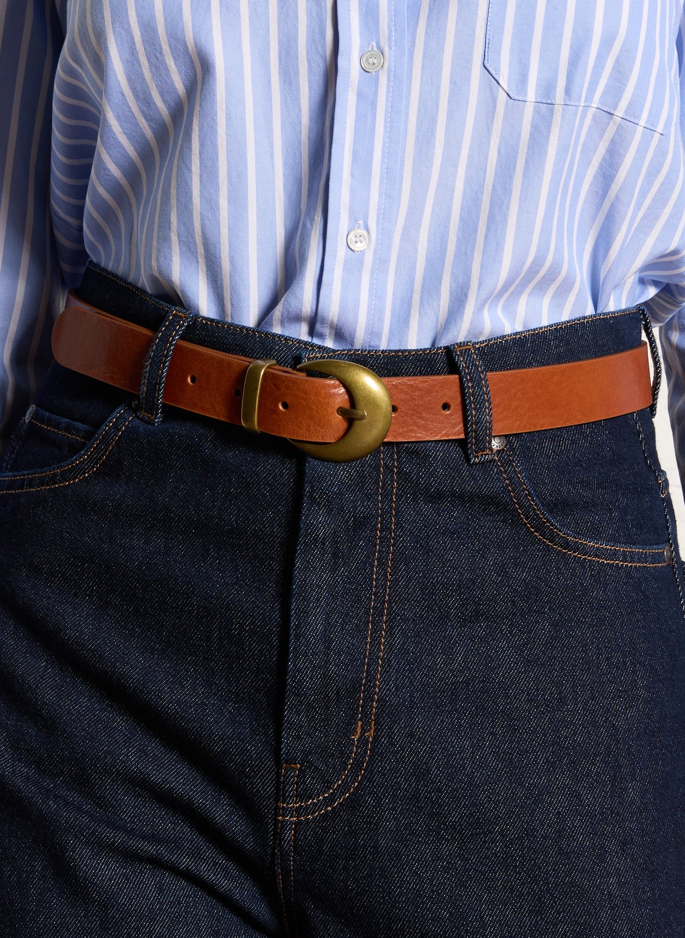 - Buckle closure. - Width: 3 cm.  MAISON 123