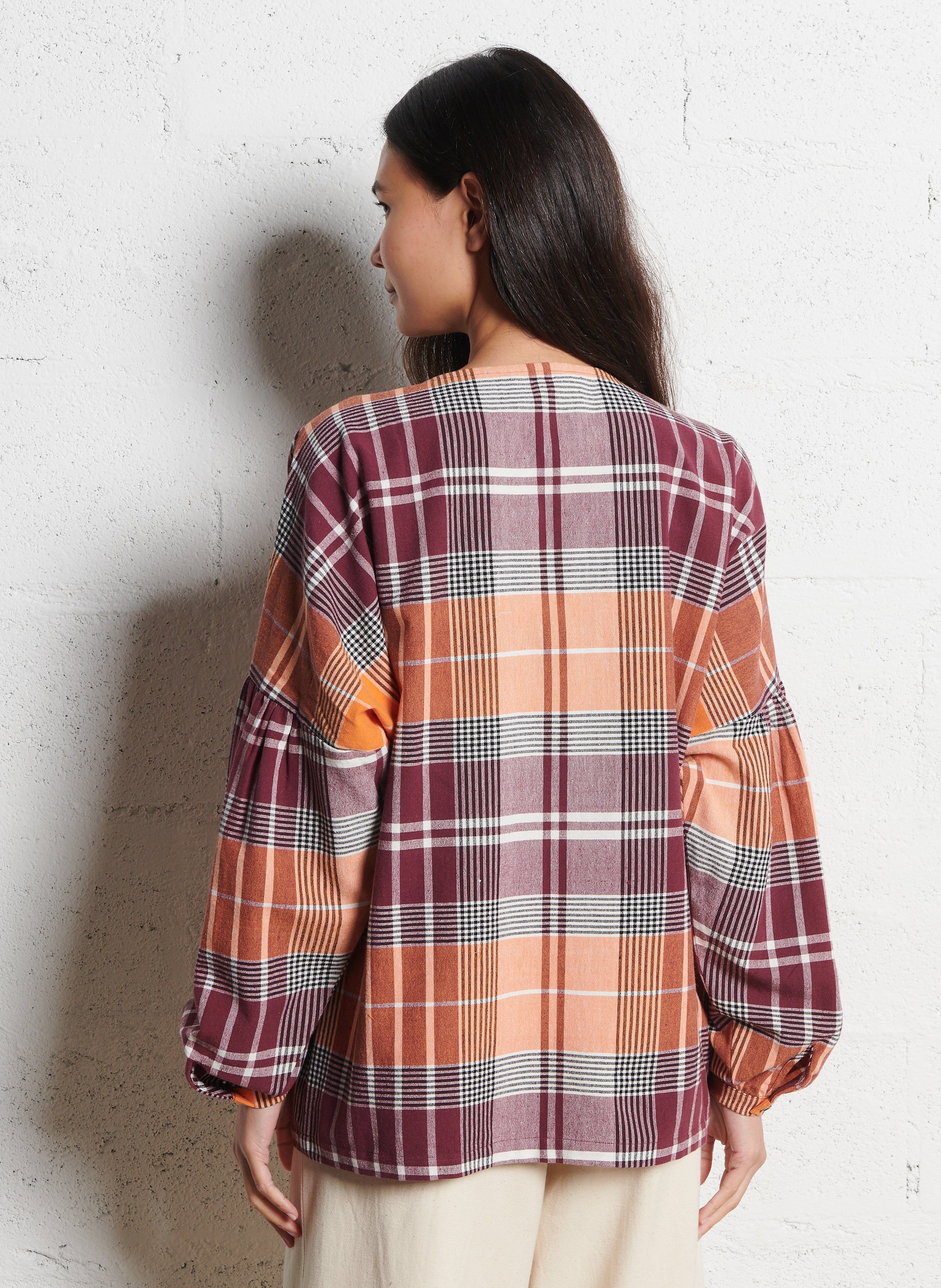 Blouse large col v sequins à carreaux V DE VINSTER Orange