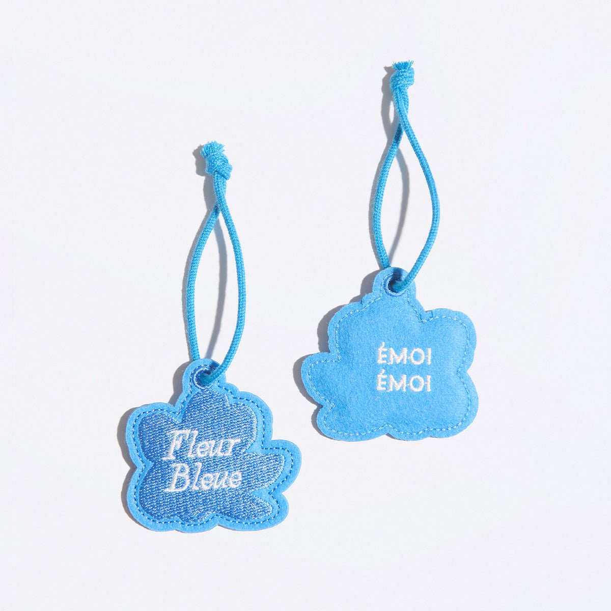 Embroidered blue flower keyring EMOI EMOI Blue