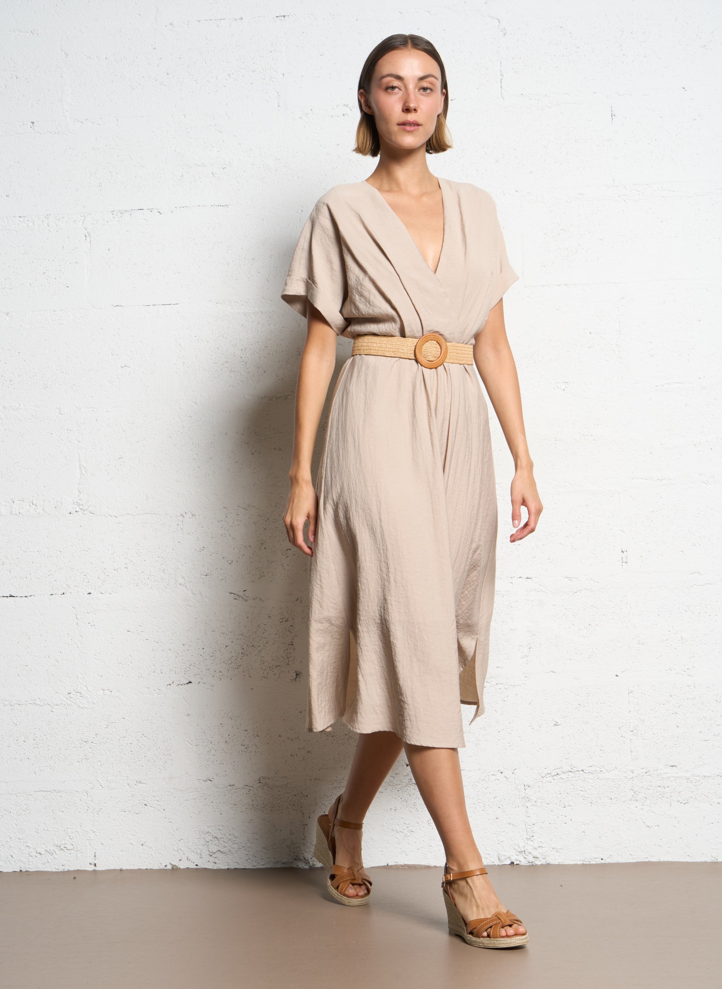 Kurzkleid mit V-Ausschnitt PLEASE Beige