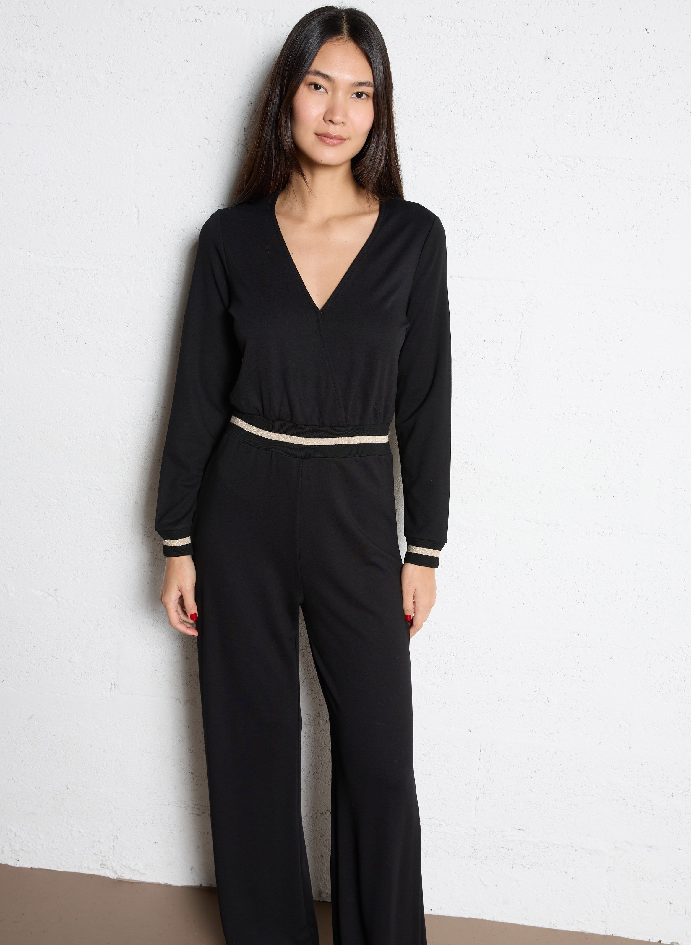 Straight-leg V-neck jumpsuit I CODE Black