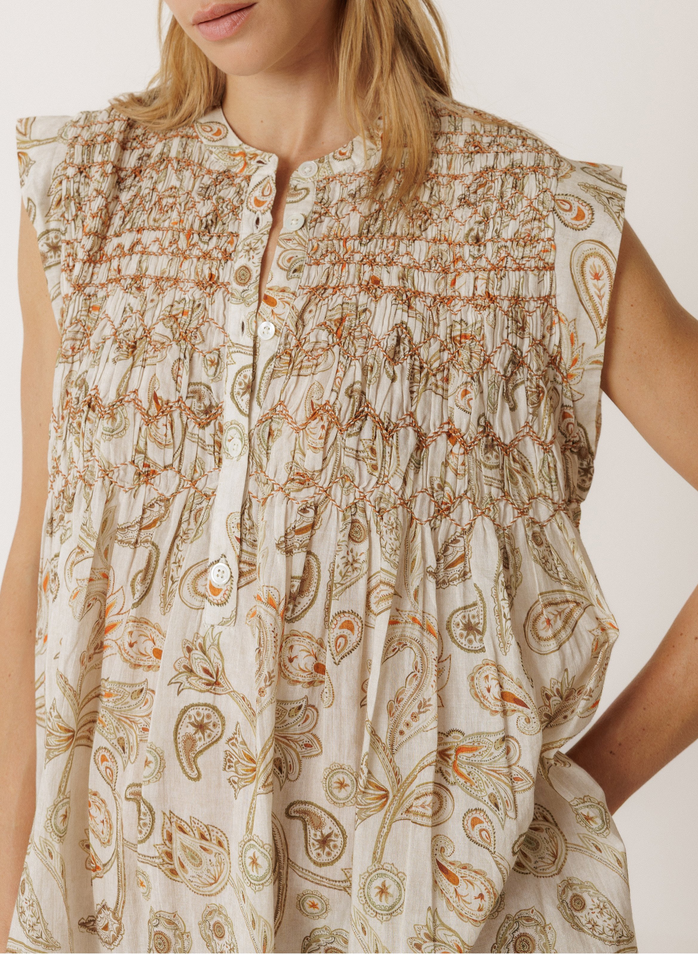 Kurzes ärmelloses bedrucktes weites Kleid INDI & COLD Khaki