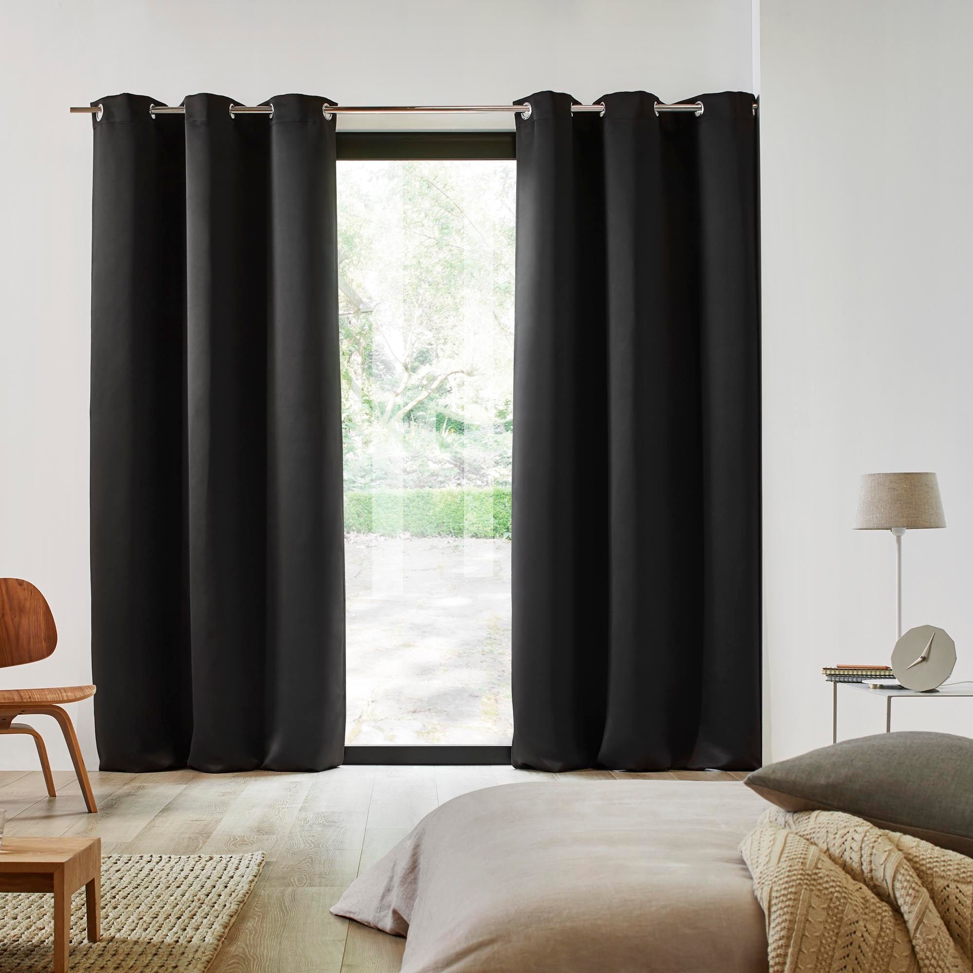 Pack of 2 blackout curtains with eyelets MADURA