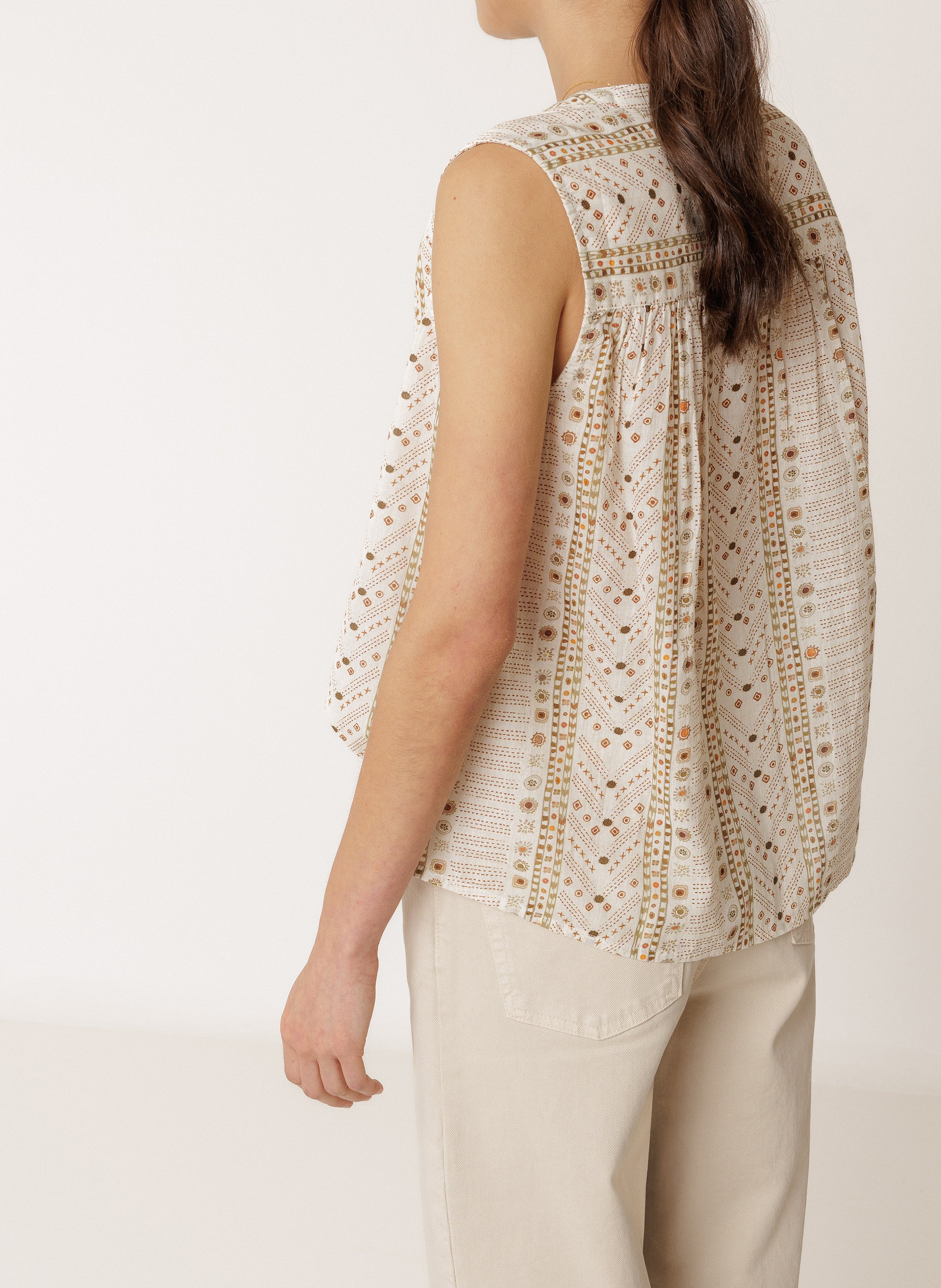 Ärmelloses bedrucktes Top INDI & COLD Beige