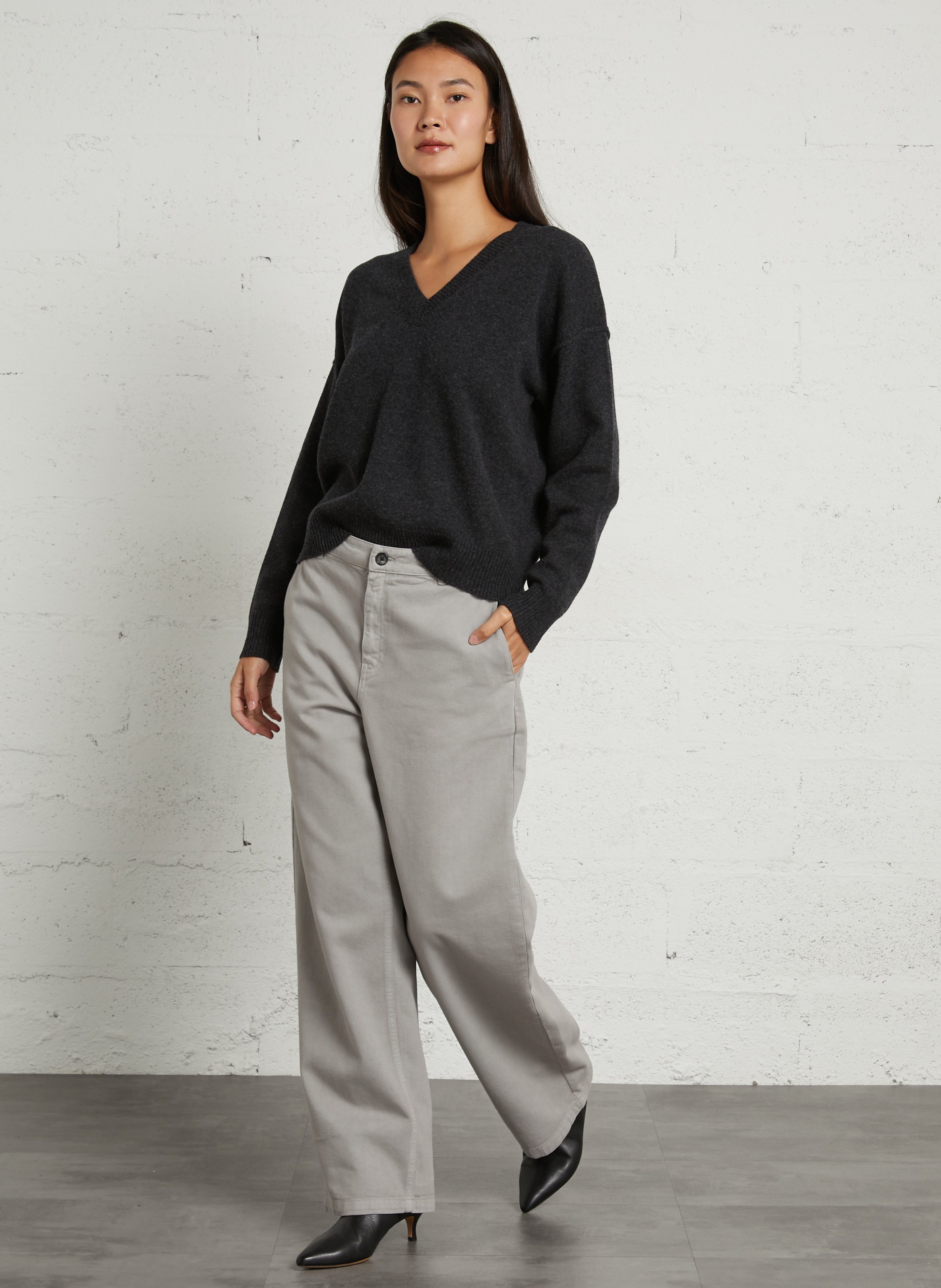 Loose-fit merino wool V-neck sweater MAJESTIC FILATURES Grey