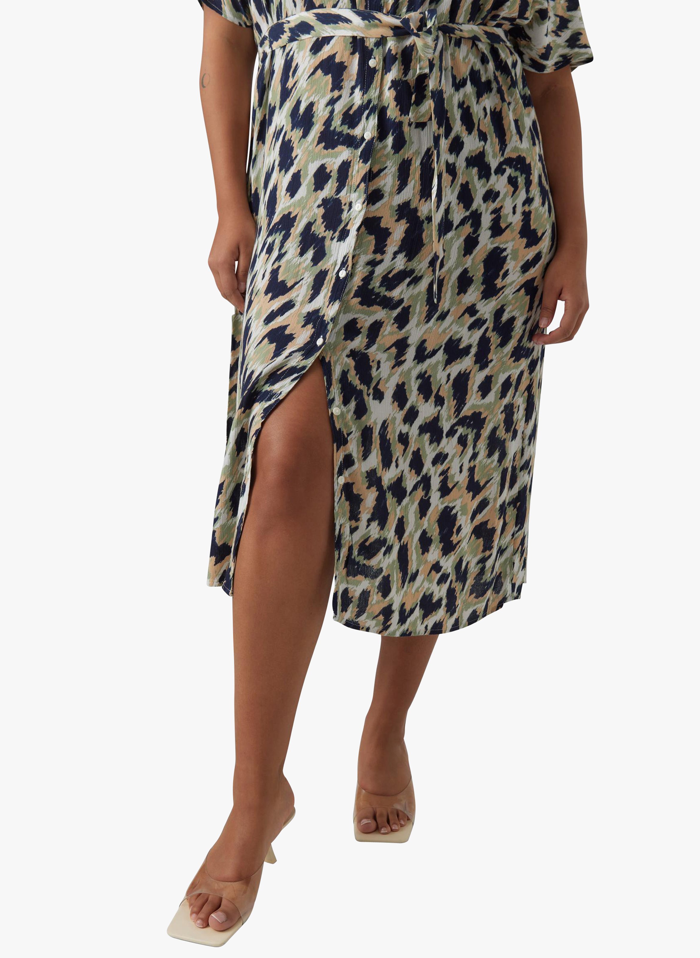 Robe chemise droite à imprimé VERO MODA CURVE Bleu