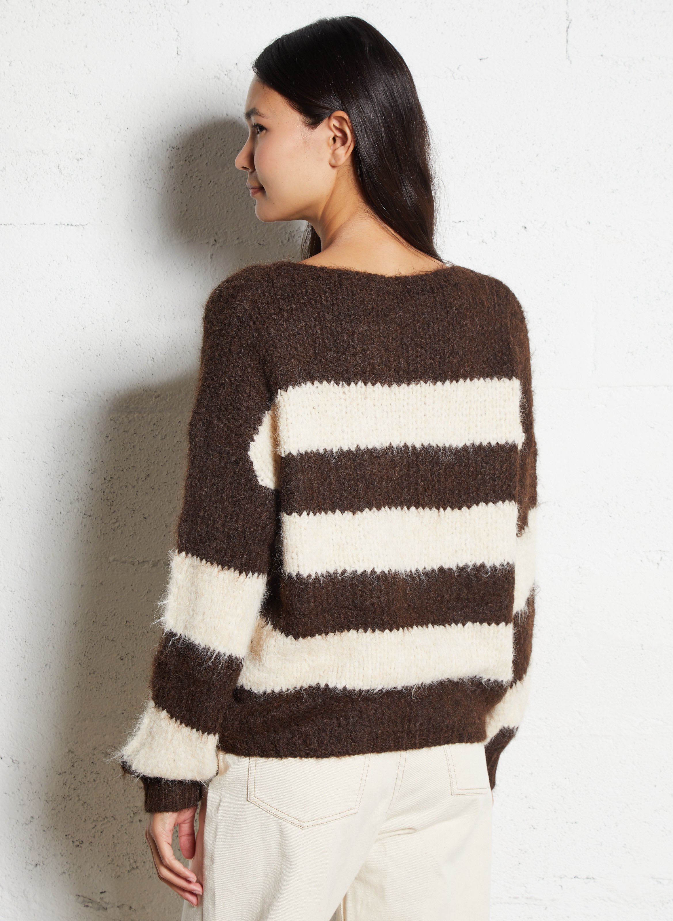 Weit geschnittener Rundhalspullover mit Streifen THE KORNER Braun