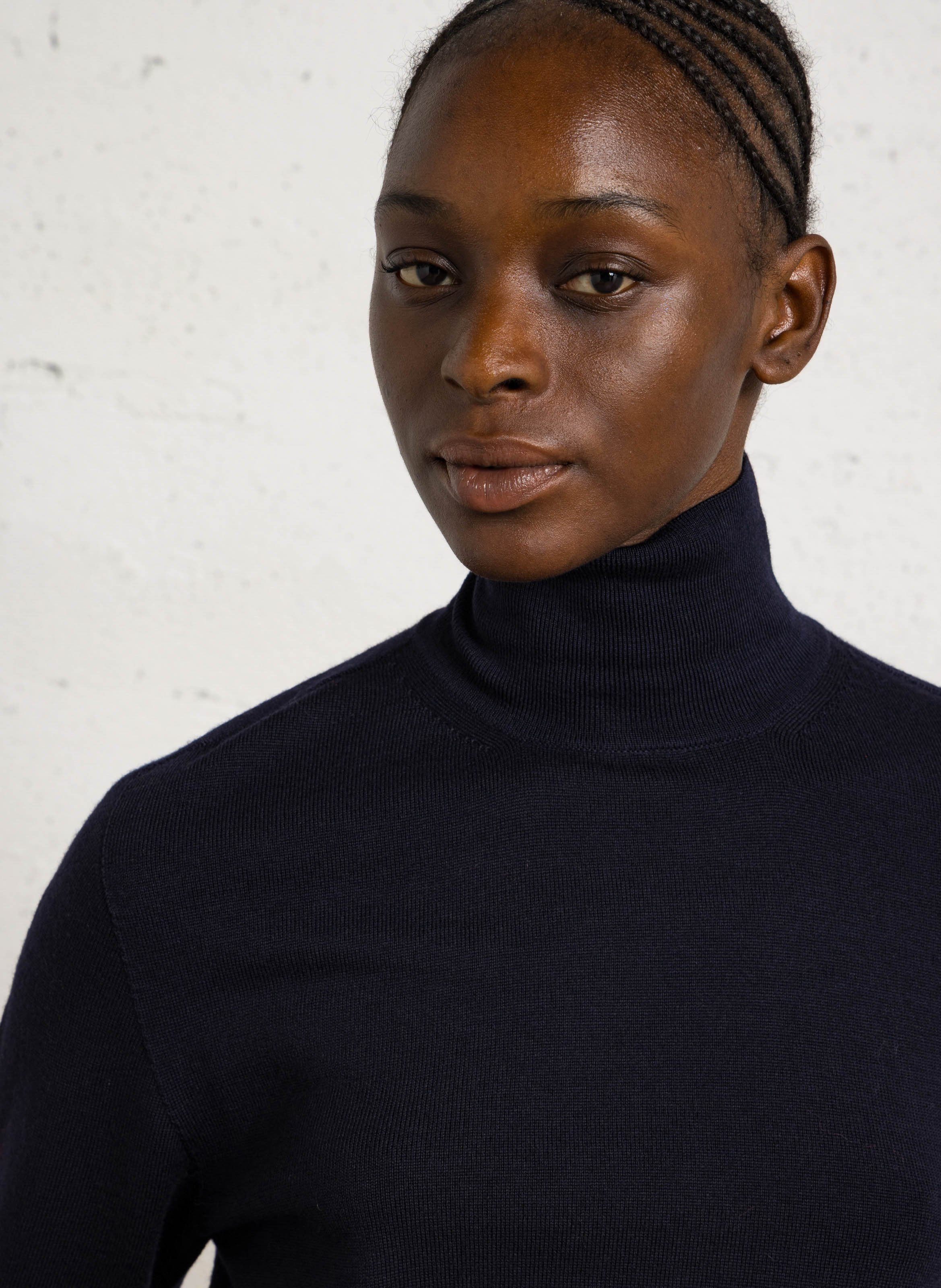 Gerader Pullover mit Rollkragen aus Wolle POMANDERE Blau