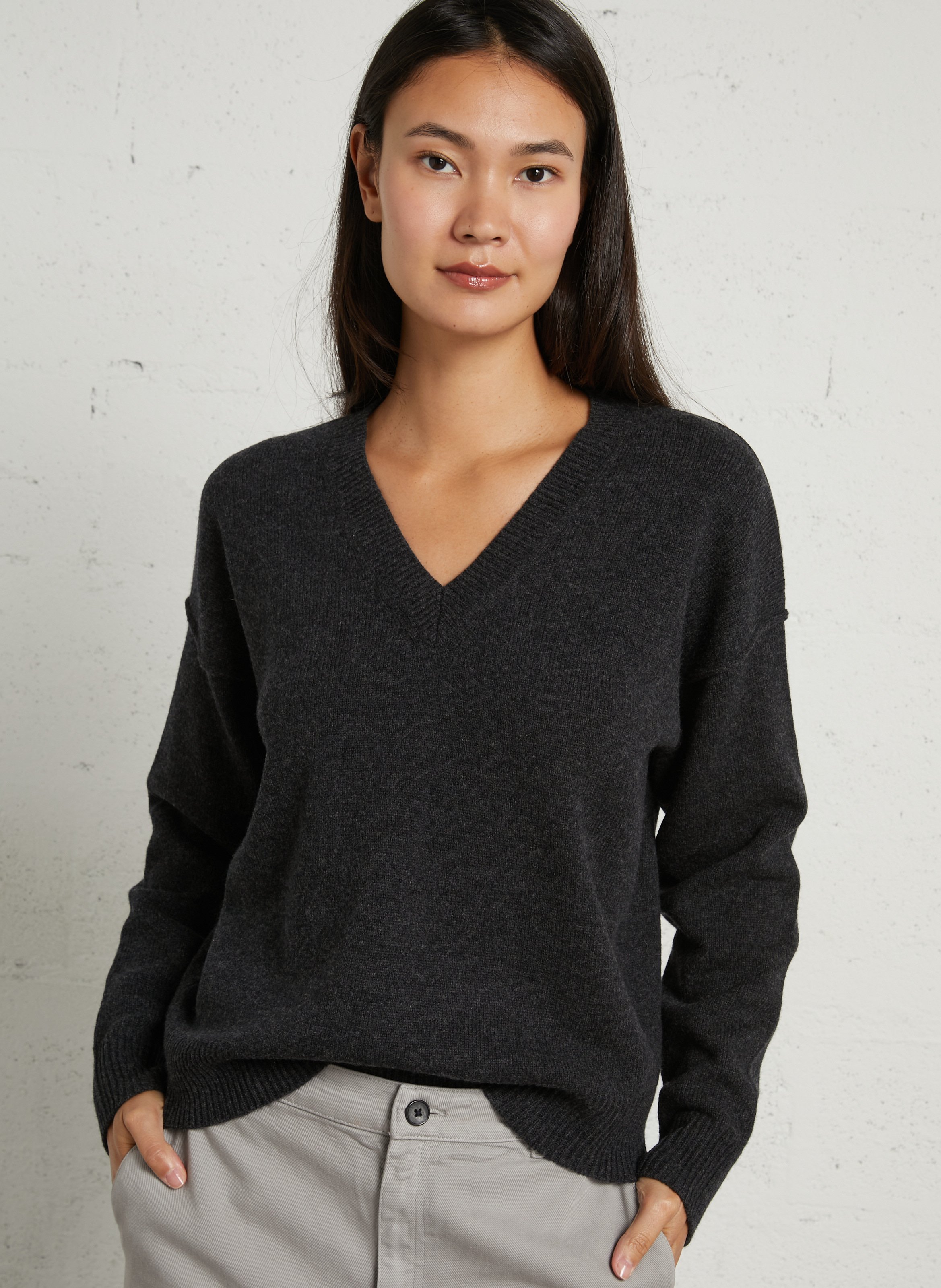 Loose-fit merino wool V-neck sweater MAJESTIC FILATURES