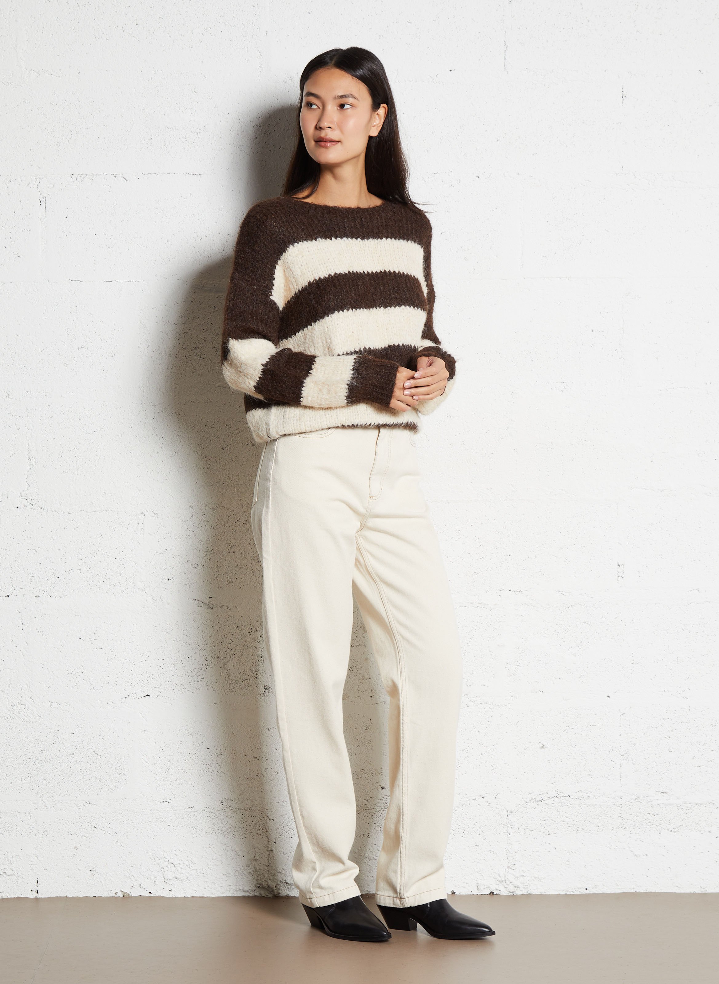 Weit geschnittener Rundhalspullover mit Streifen THE KORNER Braun