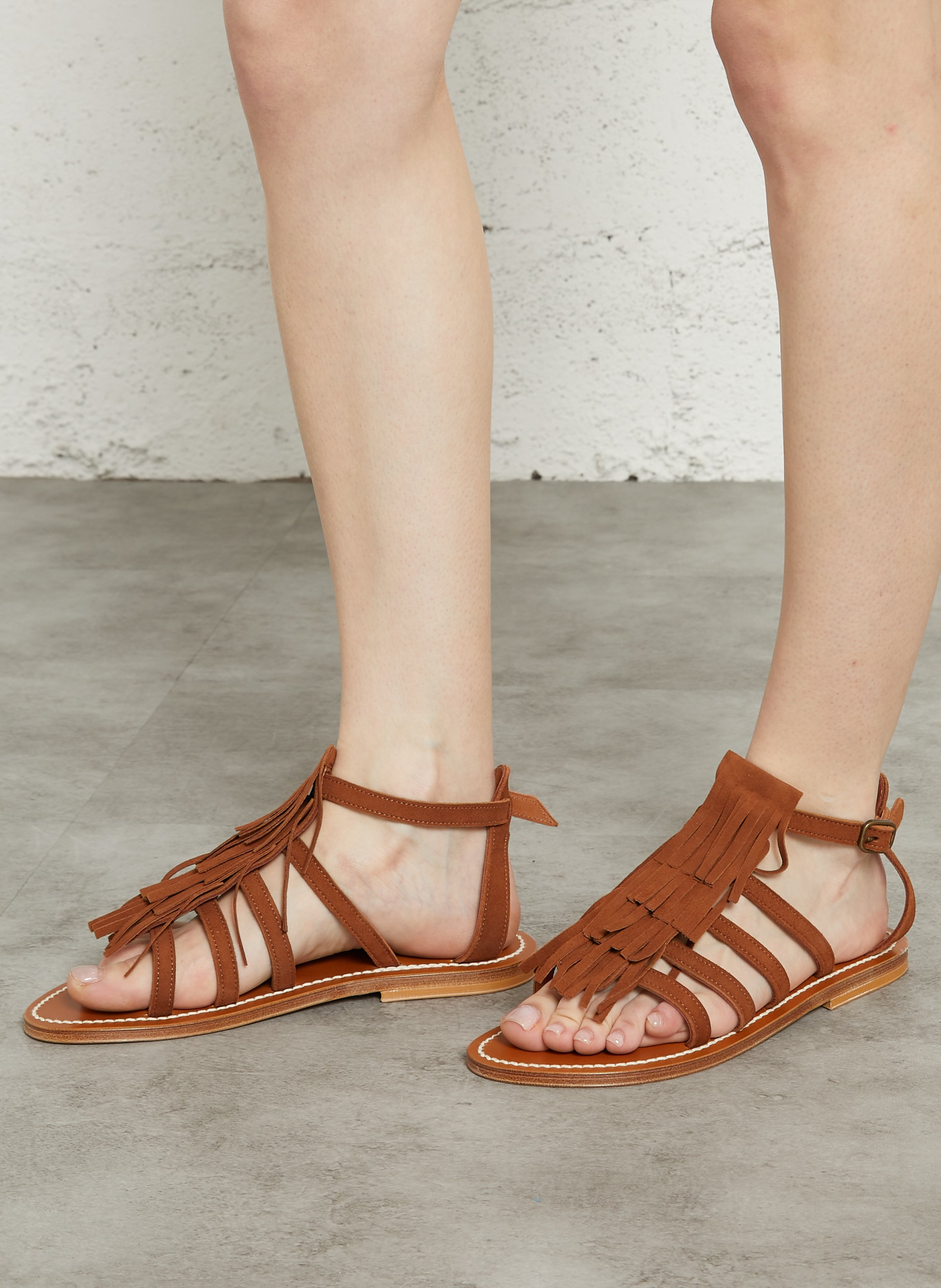 Flache Ledersandalen mit Fransen K JACQUES Braun