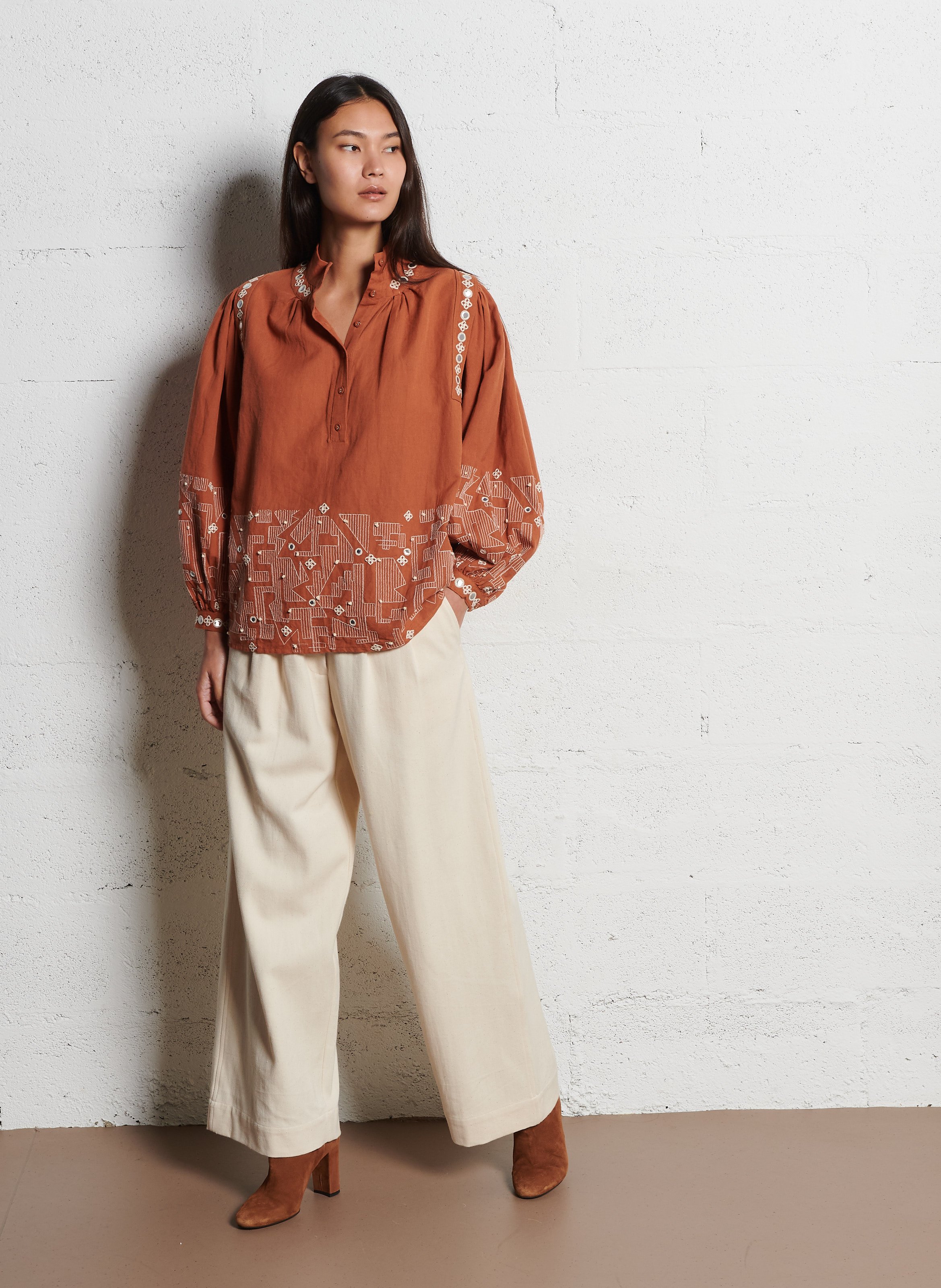 Blouse droite manches 3/4 brodée V DE VINSTER Rouge