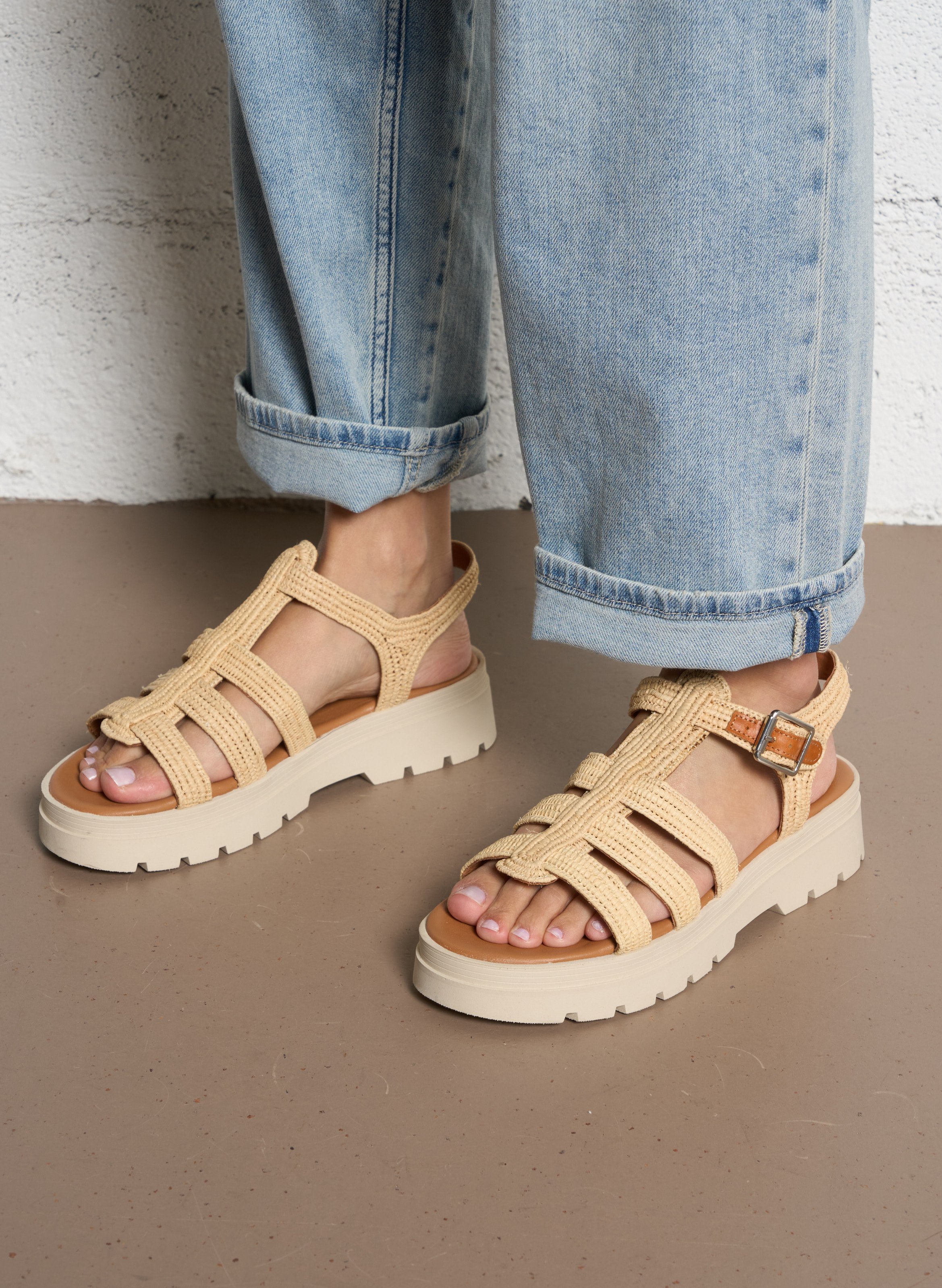 Flache Sandalen aus gemischtem Stroh MELLOW YELLOW Beige