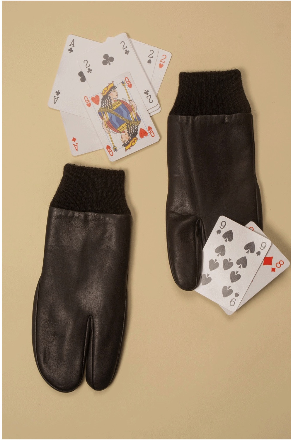 Sakura leather gloves lined with rabbit fur AGNELLE Black