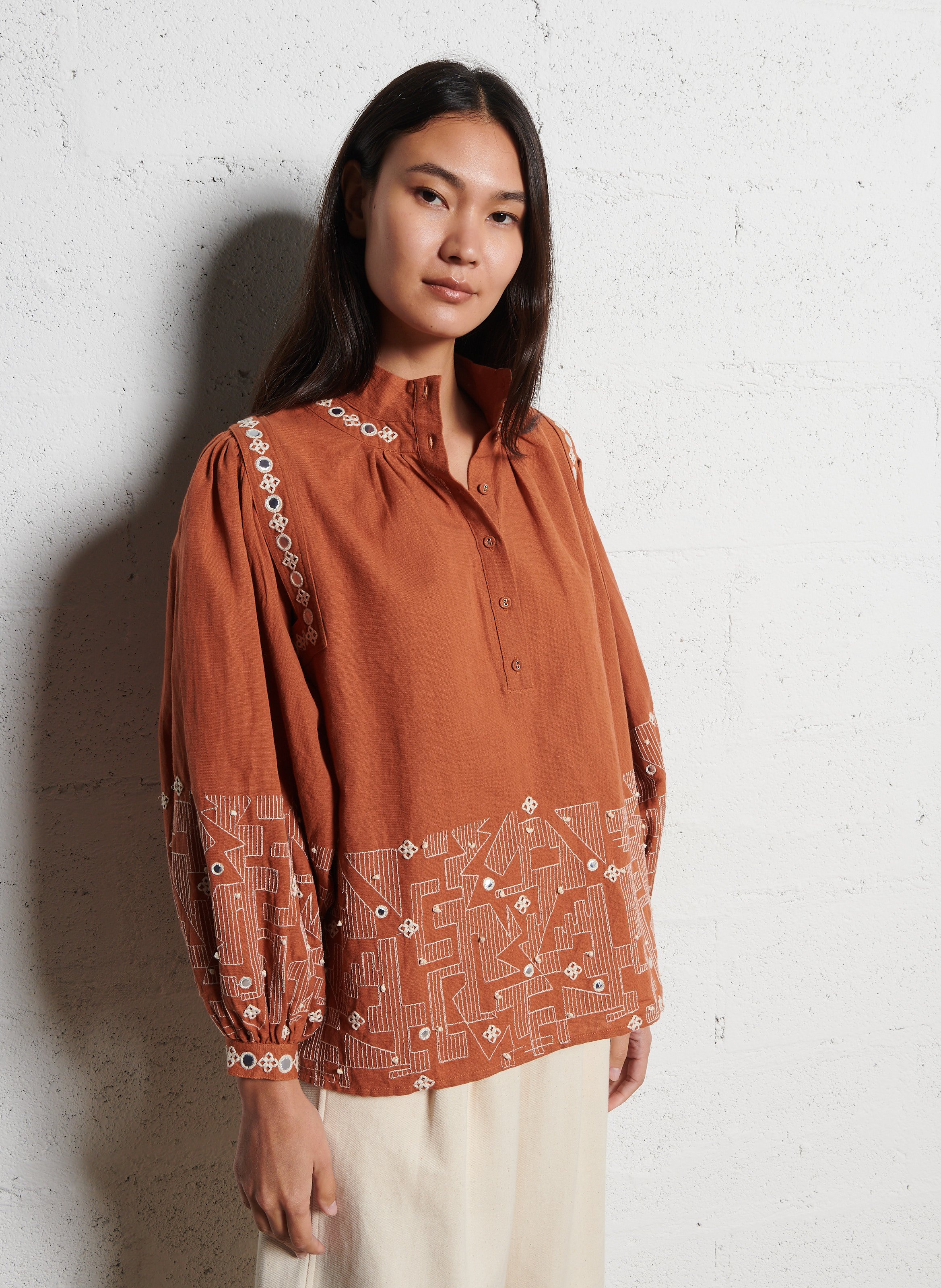 Blouse droite manches 3/4 brodée V DE VINSTER Rouge