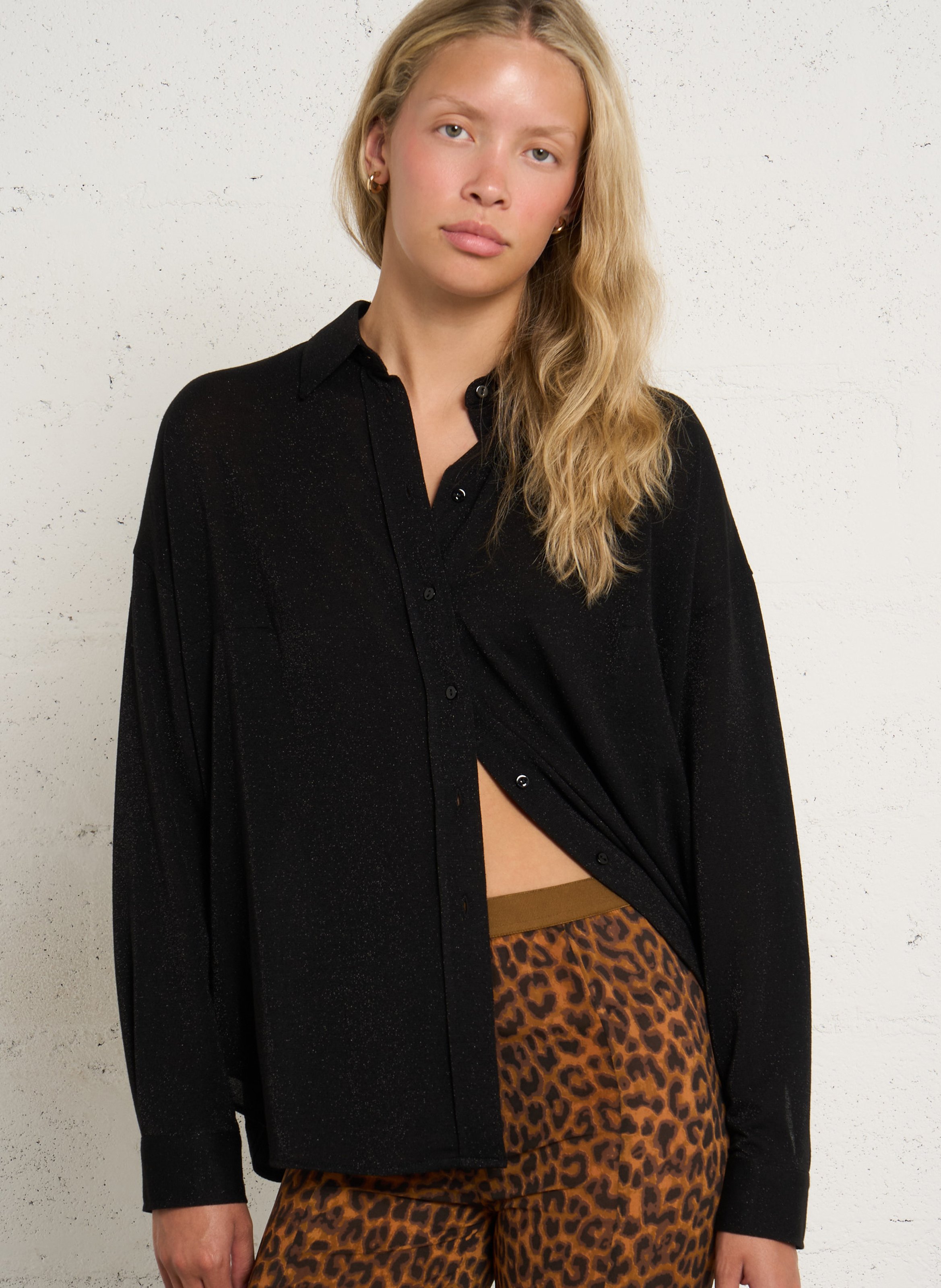 Loose-fit shirt with classic collar MOMONI Black