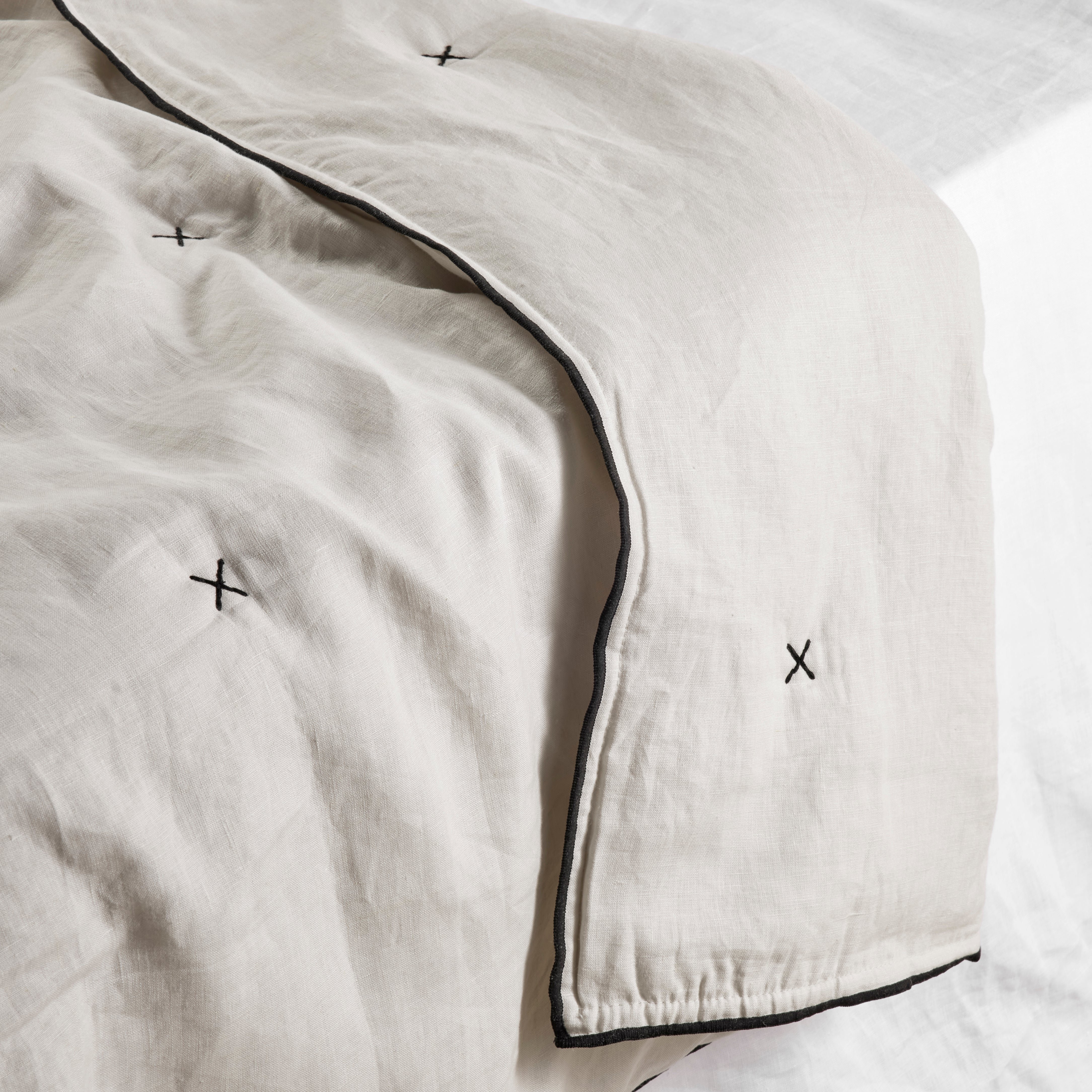 CARLINA - Quilted linen bedspread MADURA Beige