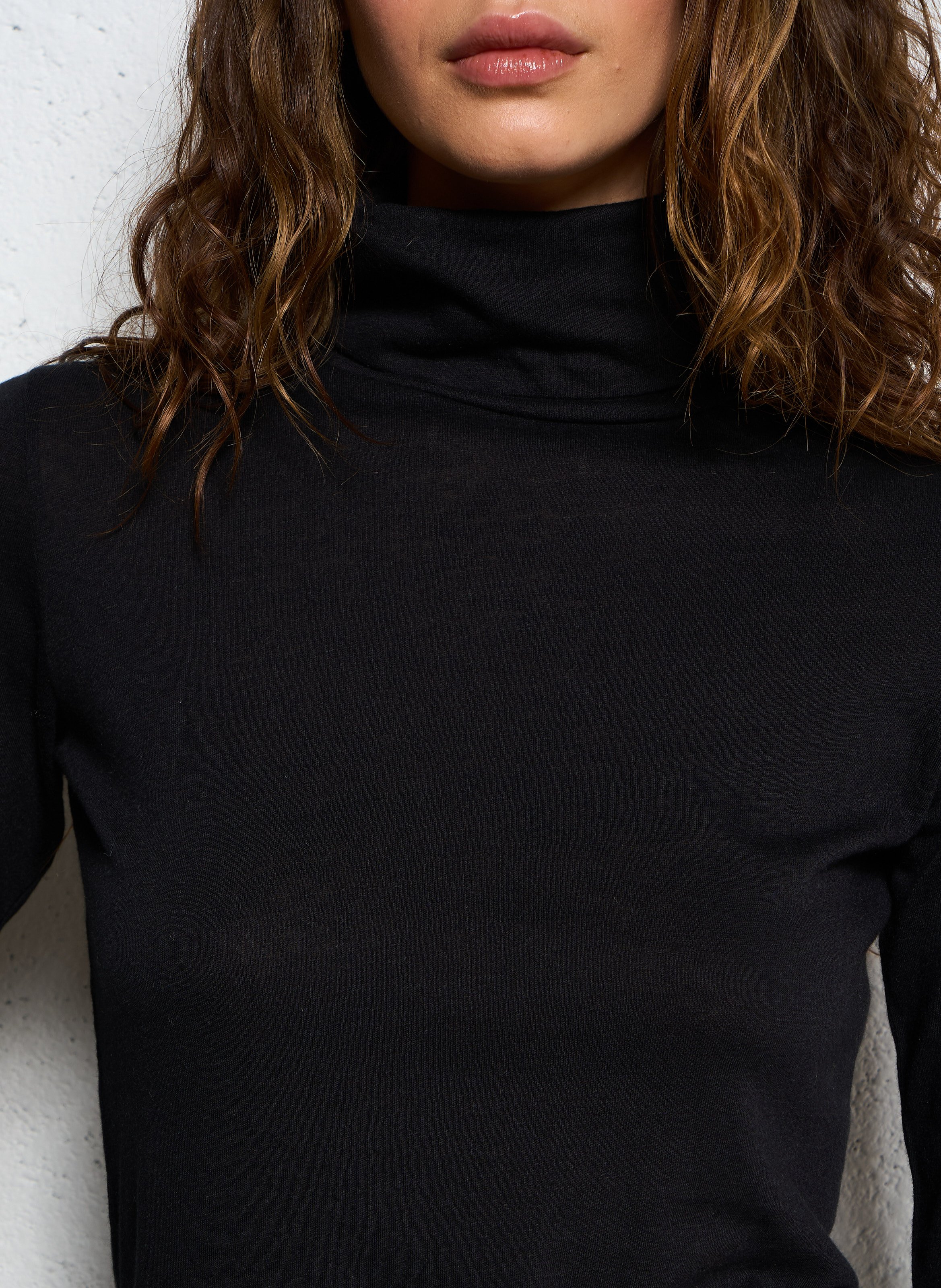 Tee-shirt col roulé en coton et cachemire MAJESTIC FILATURES Noir