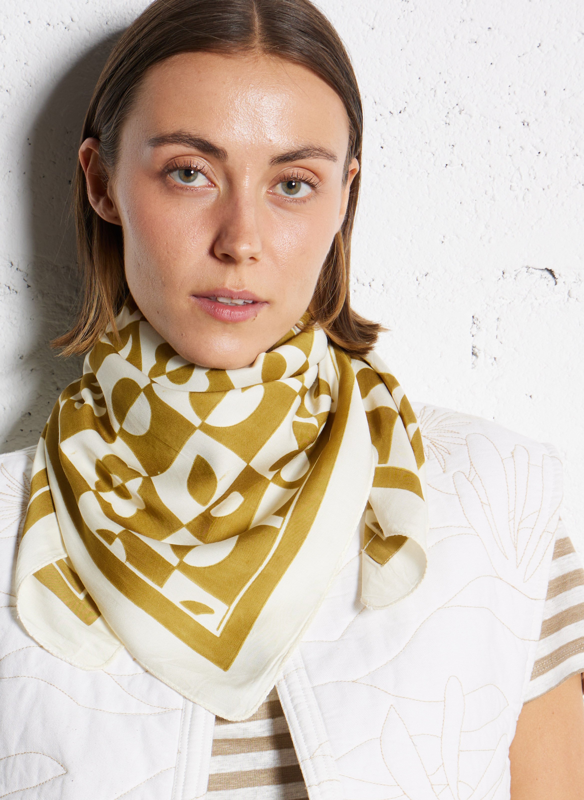 Foulard carré à motifs  APACHES COLLECTIONS Vert