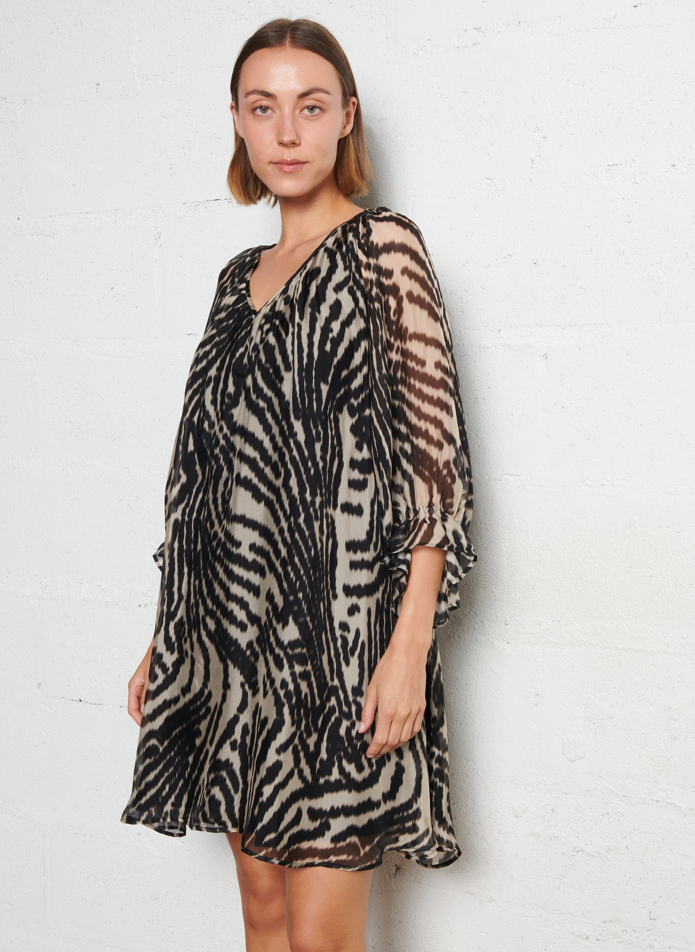 Korte jurk met V-hals en print IKKS Black